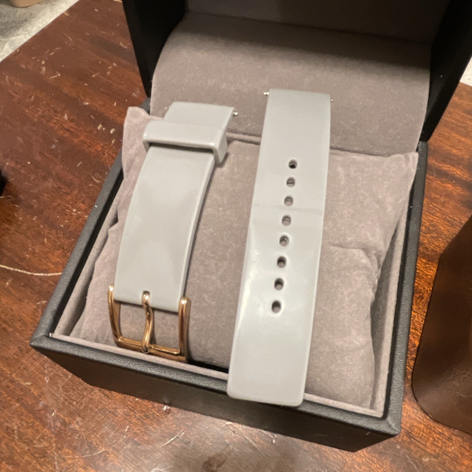 Michael Kors Slim Runway Watch Rose Gold Tone two straps included MK2512