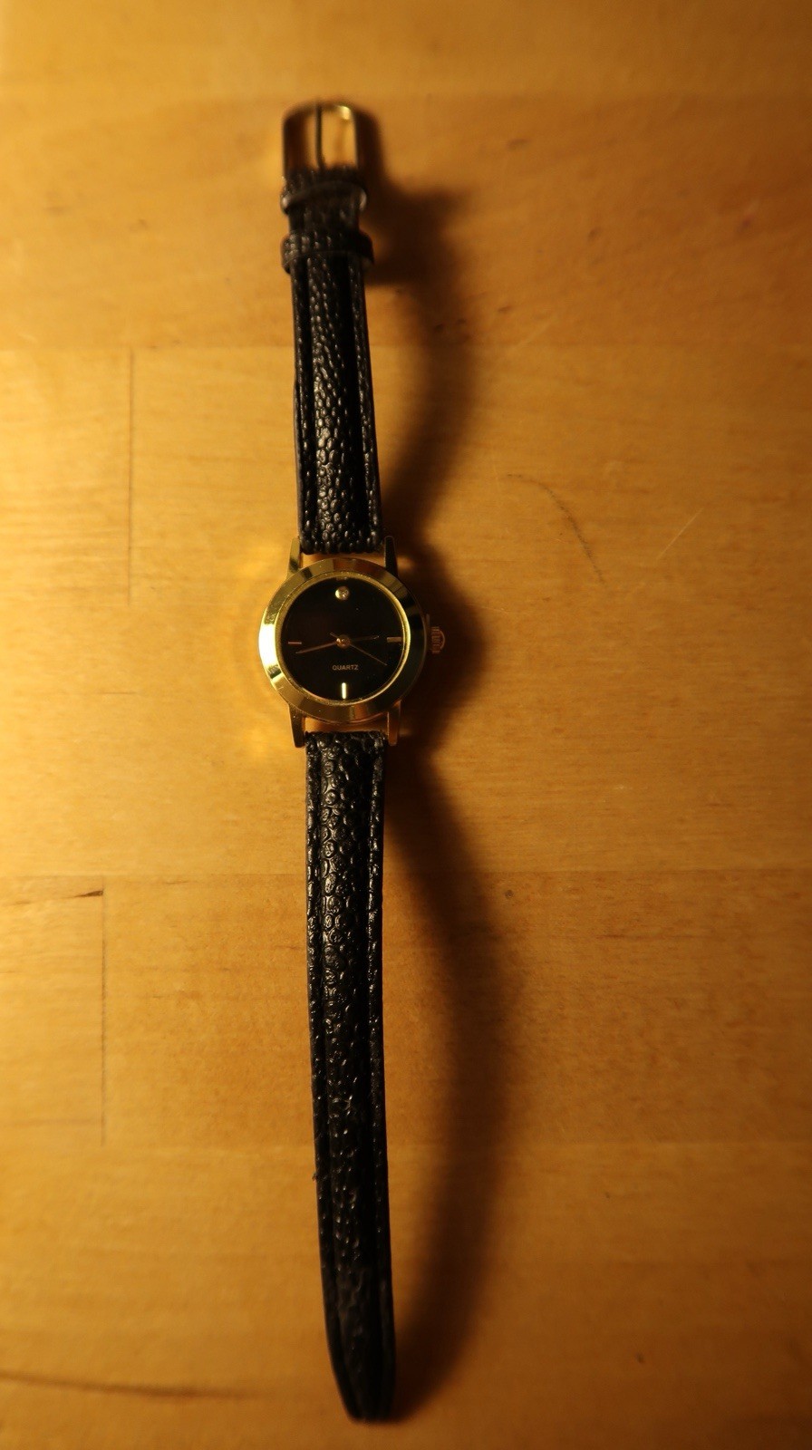 Quartz Wristwatch Black Leather Strap Baton Indexes Gold Case