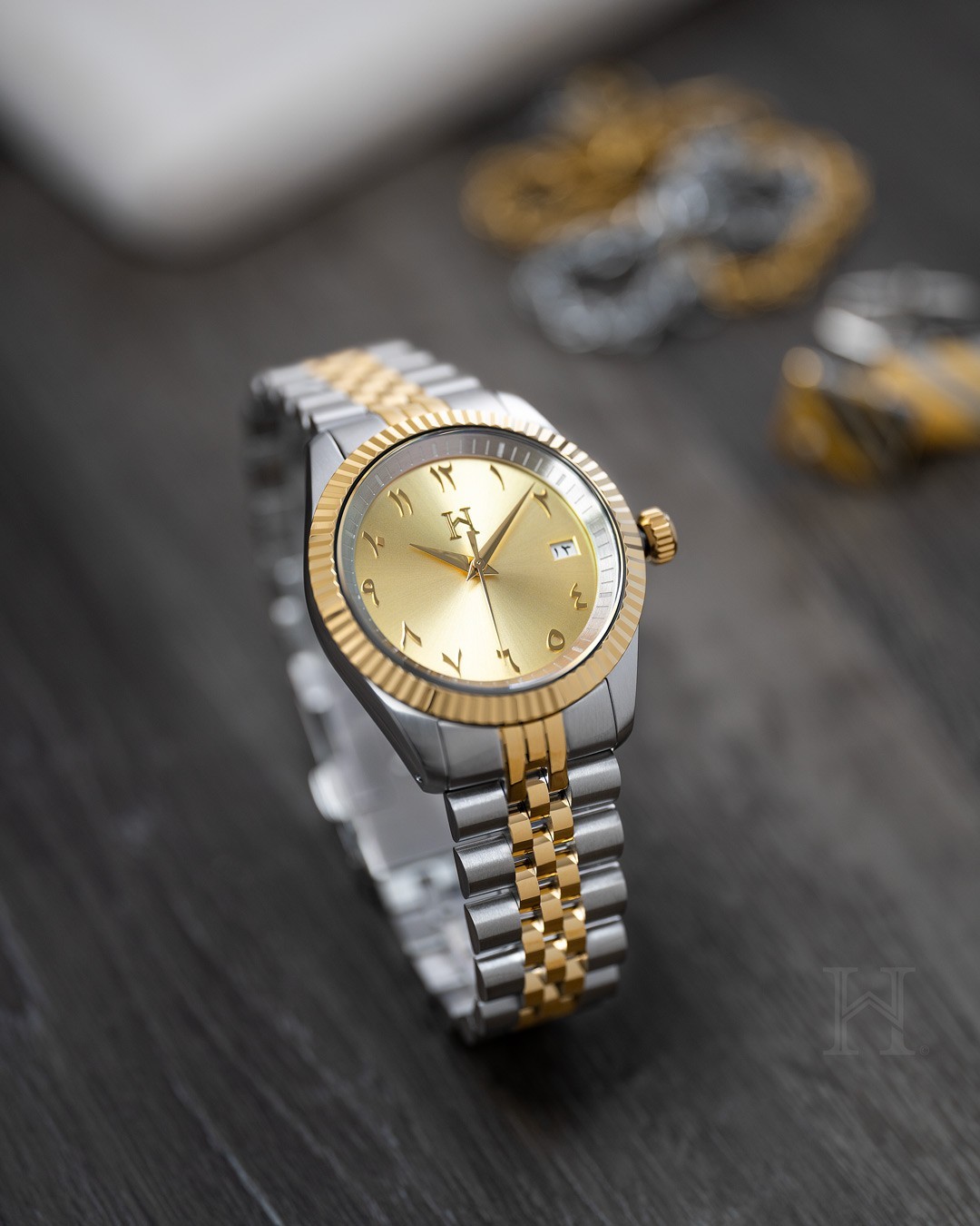 Huizen Signature Arabic HUI003-S 38mm Men’s Dress Watch Gold Dial