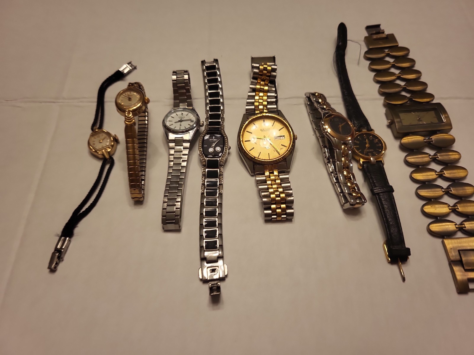 8 Assorted Watches. 3 Seikos. 2 Timex, 1 Figaro Milano, 2 Citizens. Parts Only.