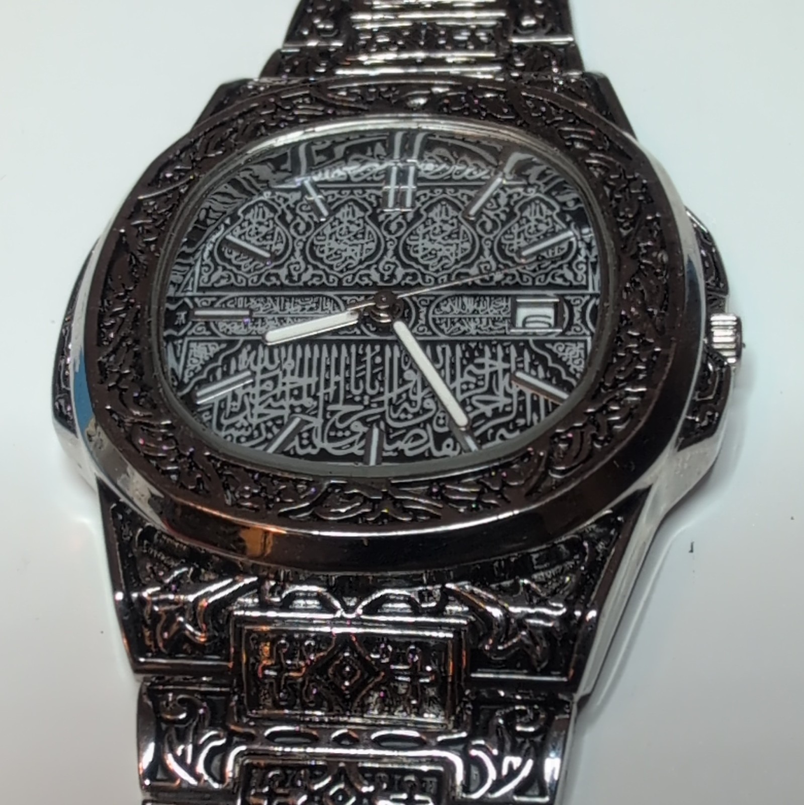 Silver Tone Quartz Analog Dress Wristwatch Geometric Dial Bracelet Band Date