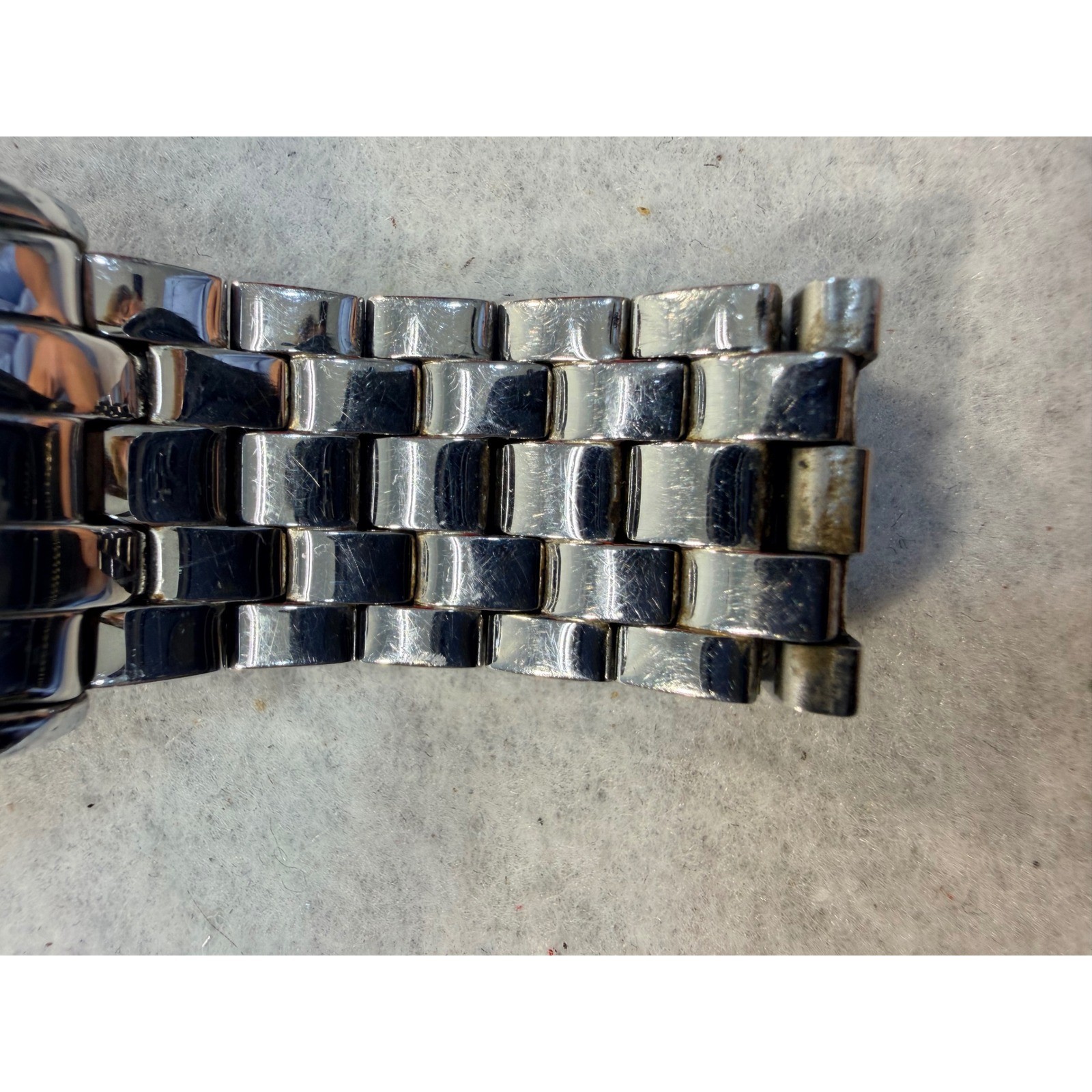 Tommy Hilfiger Mens Watch Blue Sunray Dial Silver Stainless Steel READ