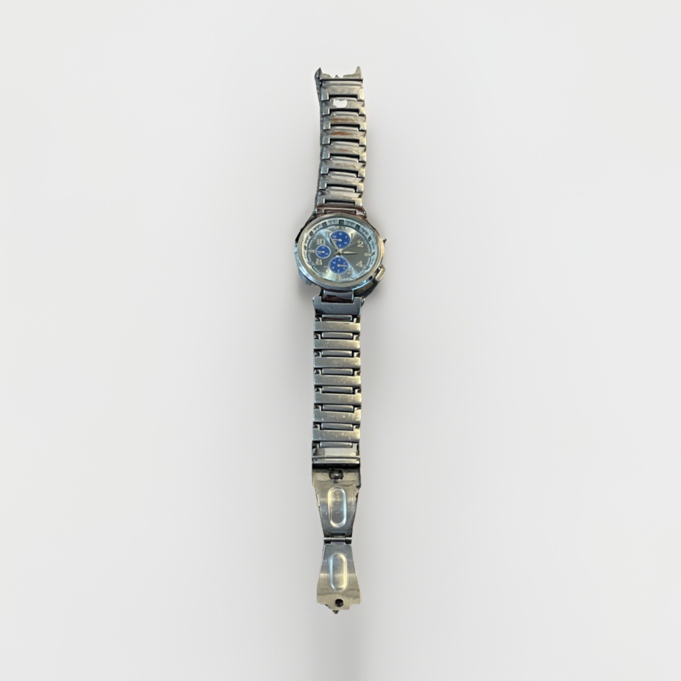China Women’s Analog Wristwatch Gray Dial Blue Subdials Silver Bracelet