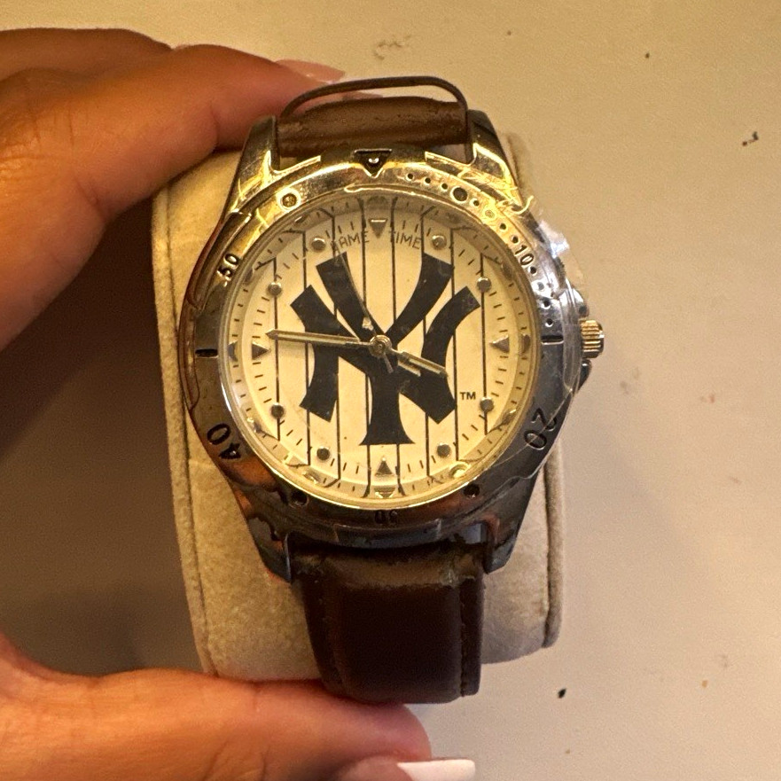 Game Time New York Yankees Quartz Analog Watch Brown Leather Strap Silver Tone