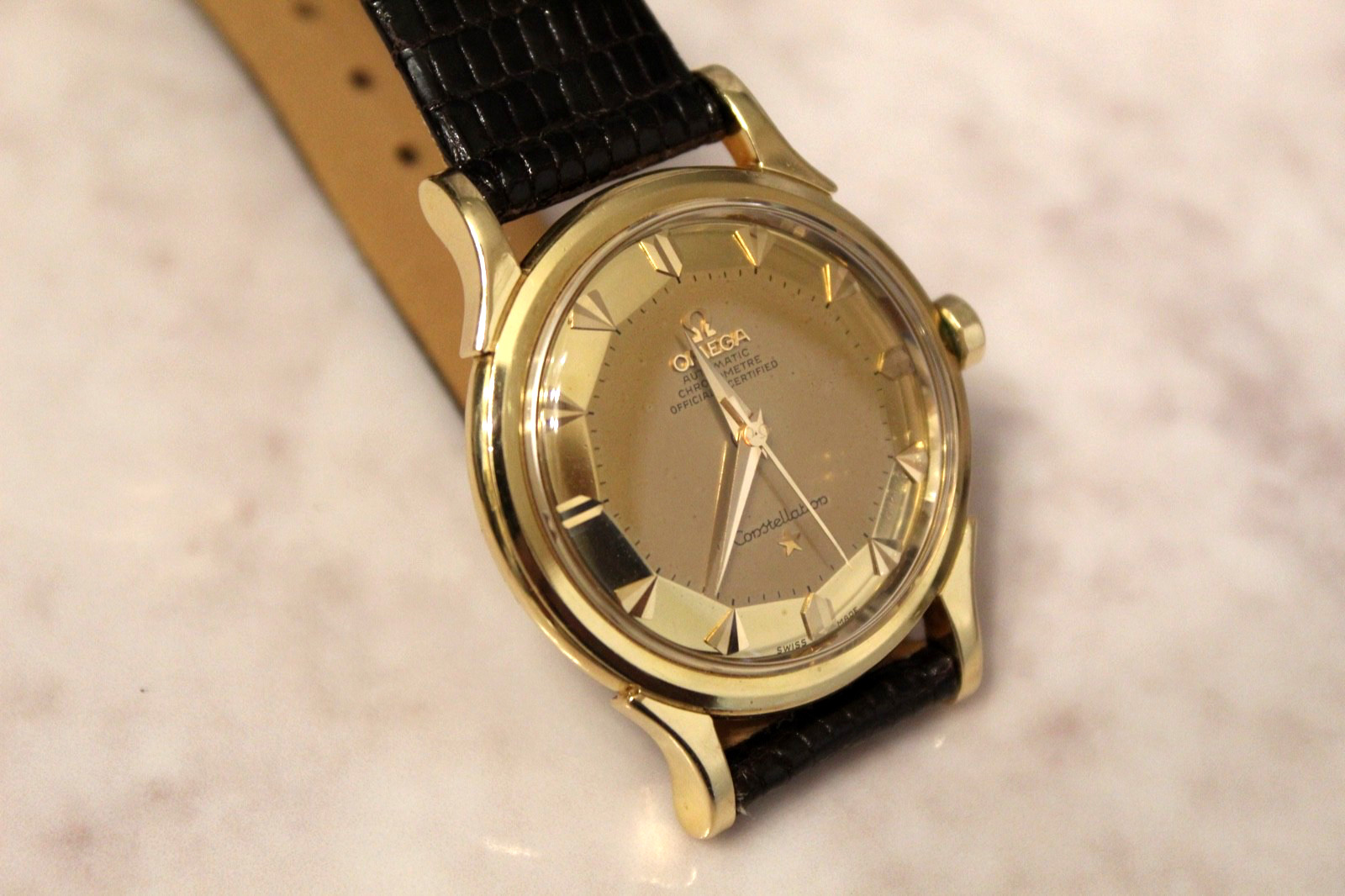 VINTAGE OMEGA CONSTELLATION DELUXE REF. 2782 SC 18K GOLD PIE-PAN AUTO MENS WATCH