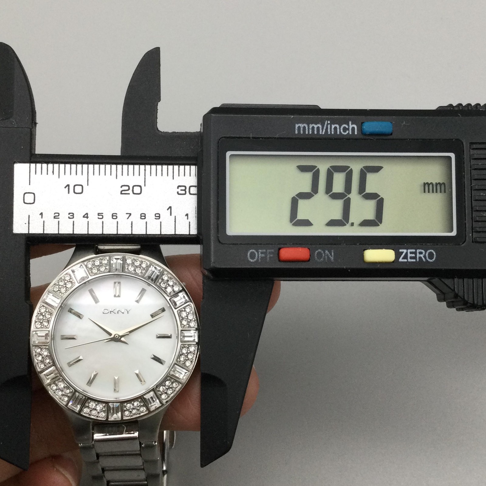 DKNY Womens Watch 30mm White MOP Dial Crystal Stainless NY-8485 New Battery 7″