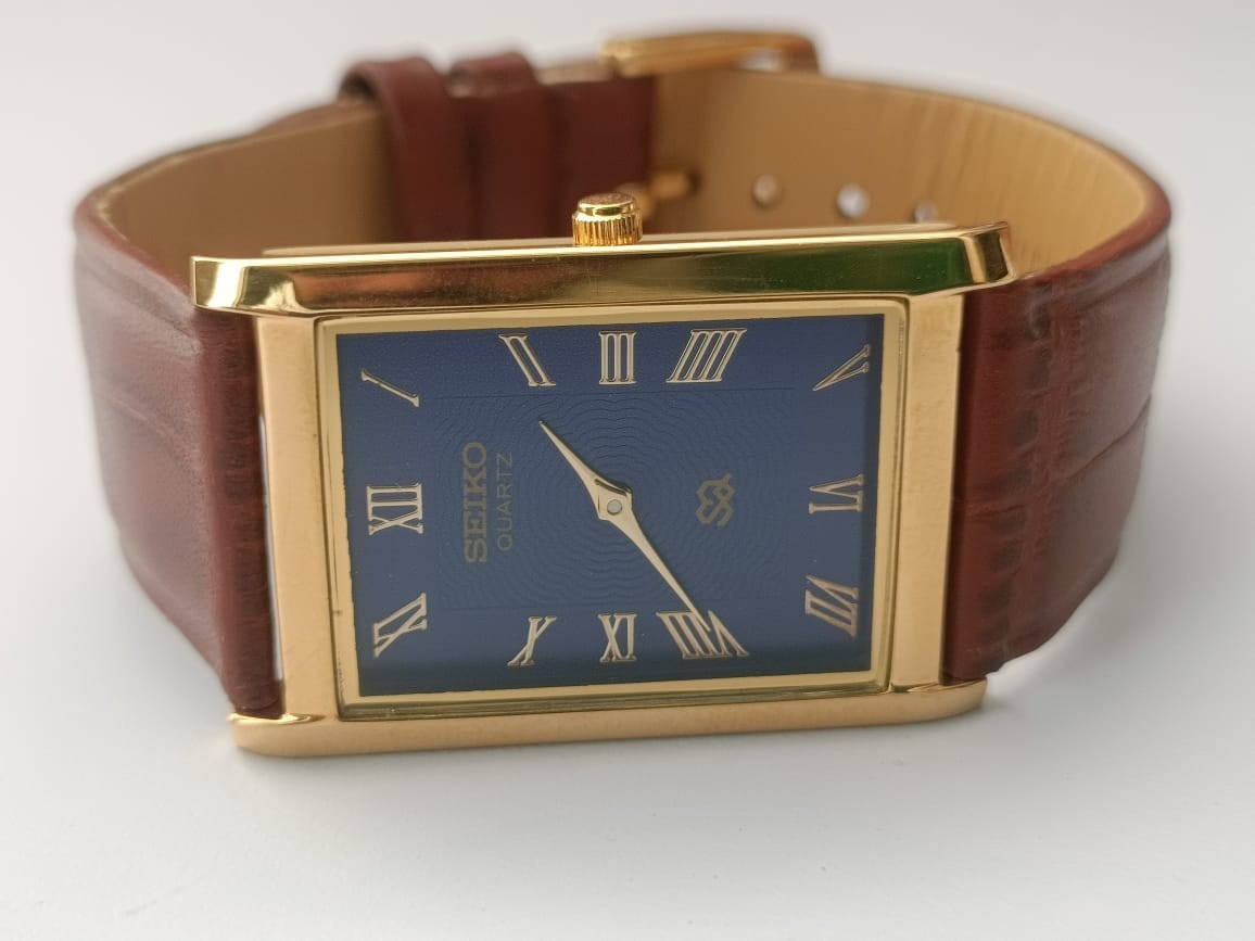 Vintage Seiko Quartz Japan Made Blue Dial Men’s Wrist Watch Looking Good