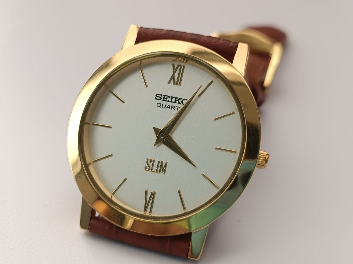 Vintage Seiko Quartz Japan Made White Dial Men’s Wrist Watch Looking Good