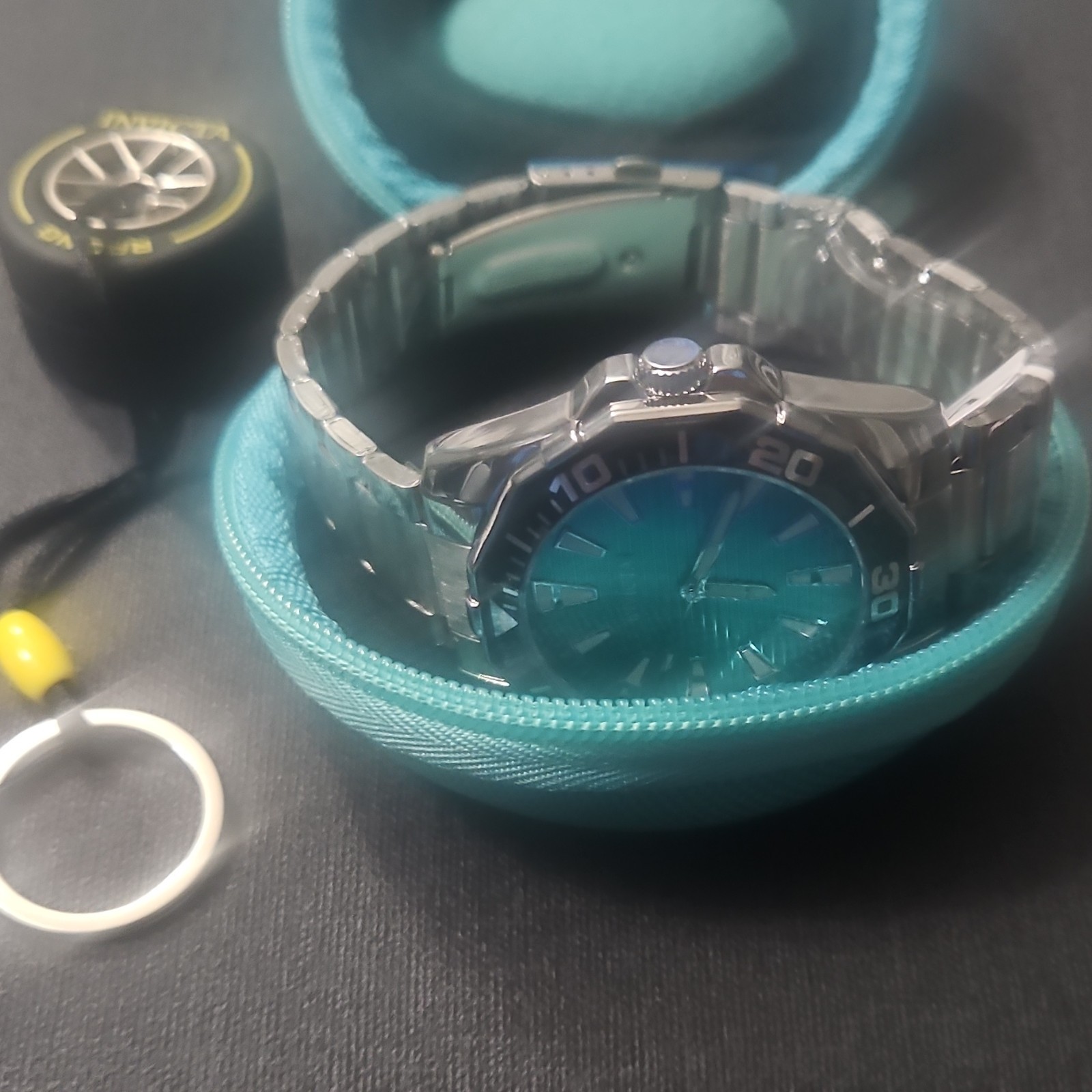Invicta Pro Diver Men’s Quartz Blue Dial 44-47.9mm 100m SS Bracelet Box