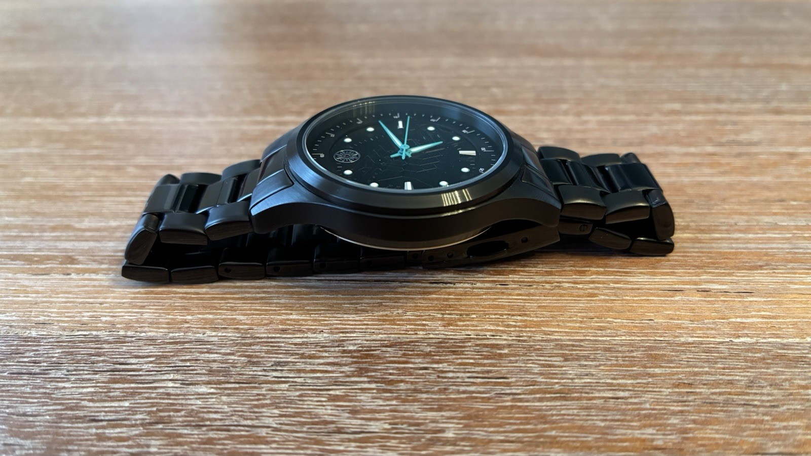 GOOD CONDITION Super Groupies Psycho-Pass Dominator Model Wrist Watch USA SELLER