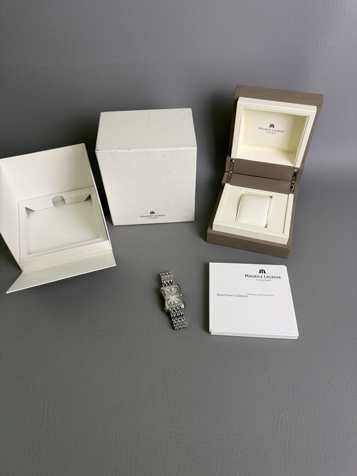 Maruice Lacroix Divina DV5012 Roman White Dial Quartz 29mm Swiss Watch