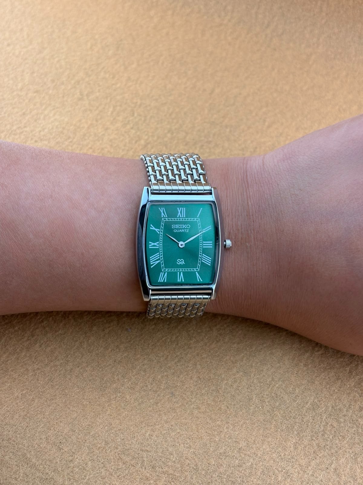 GREEN DIAL Vintage Seiko Slim Quartz Men’s barrel Wrist Watch