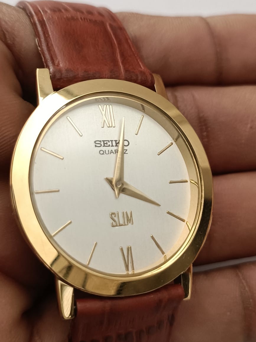 Vintage Seiko Quartz Japan Made White Dial Men’s Wrist Watch Looking Good