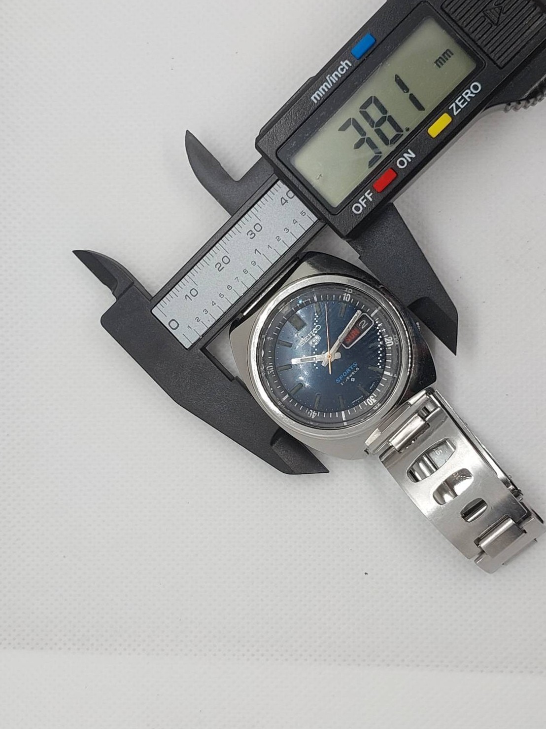 Vintage Seiko 5 Sports 6119 Automatic Blue Dial – Inner Bezel Non-Rotating.