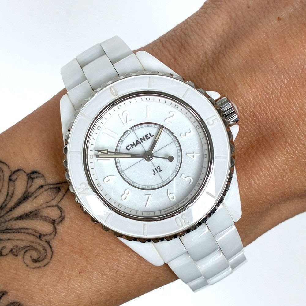 Chanel J12 White Ceramic 33mm Quartz Ladies Watch Box and Card