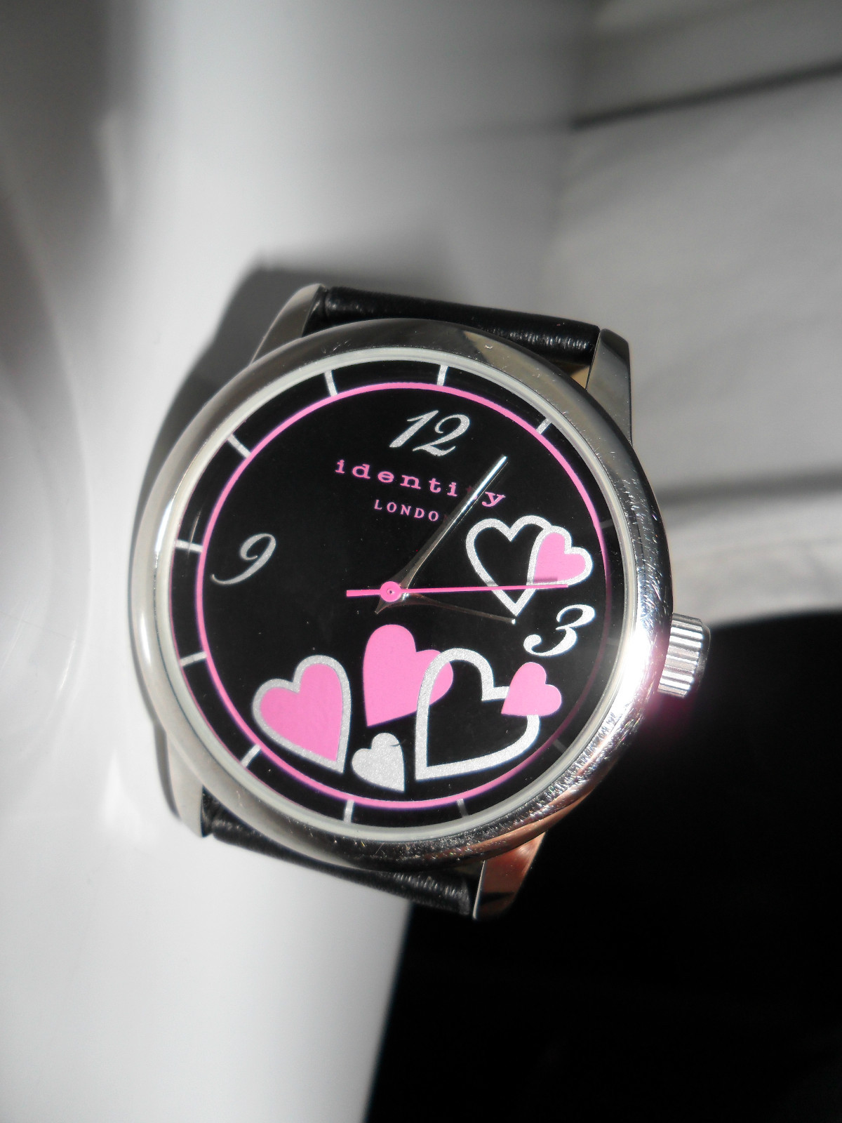 PURPLE HEARTS WATCH BLACK FACE IDENTITY LONDON RETRO HIPPY WRISTWATCH LADIES BA6
