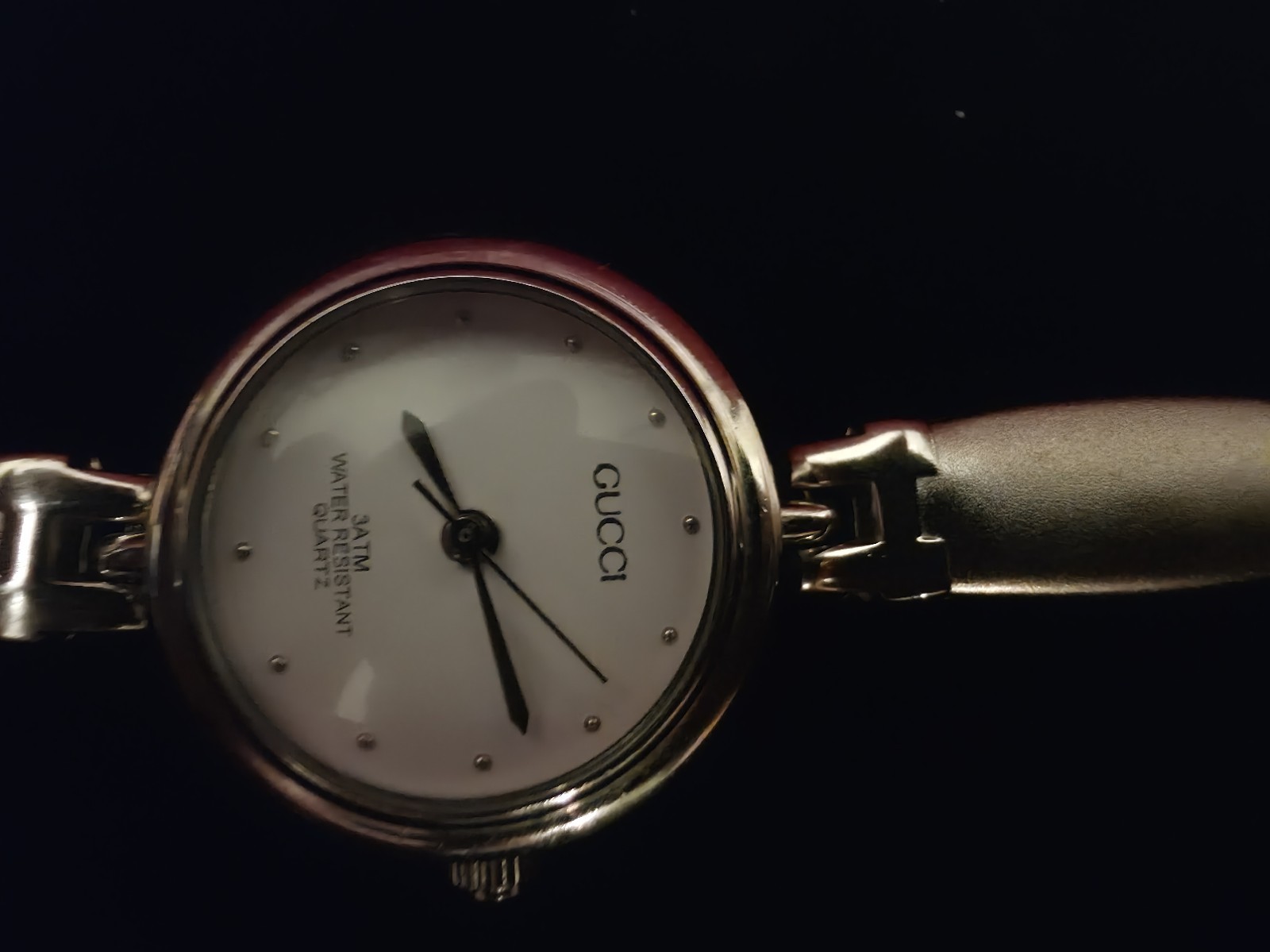 Gucci Women’s Quartz Analog Wristwatch Silver Tone Metal Bracelet 30m 3ATM Works