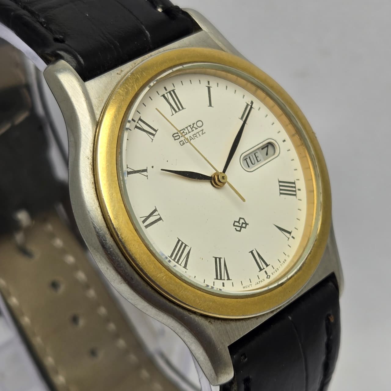 Seiko SQ 5Y23-7080 Day/Date Roman Dial Quartz Vintage Men’s Watch