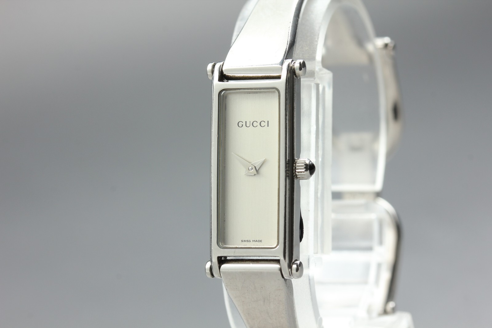 GUCCI 1500L 13mm White Dial Bangle Quartz Women’s Watch from JAPAN [Near MINT]