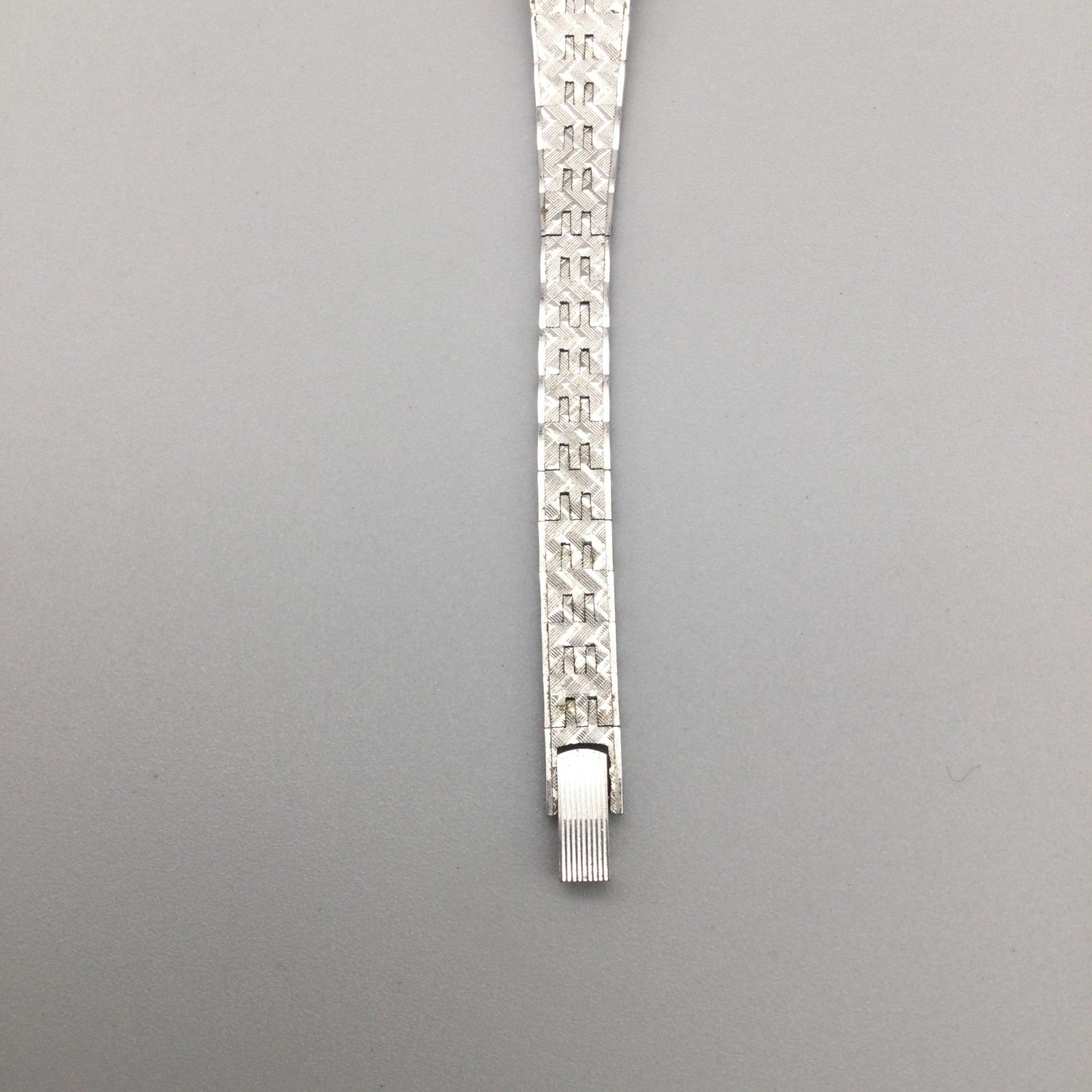 Vintage Caravelle Womens Watch 14mm White Dial Silver Tone Manual Wind 6.5″