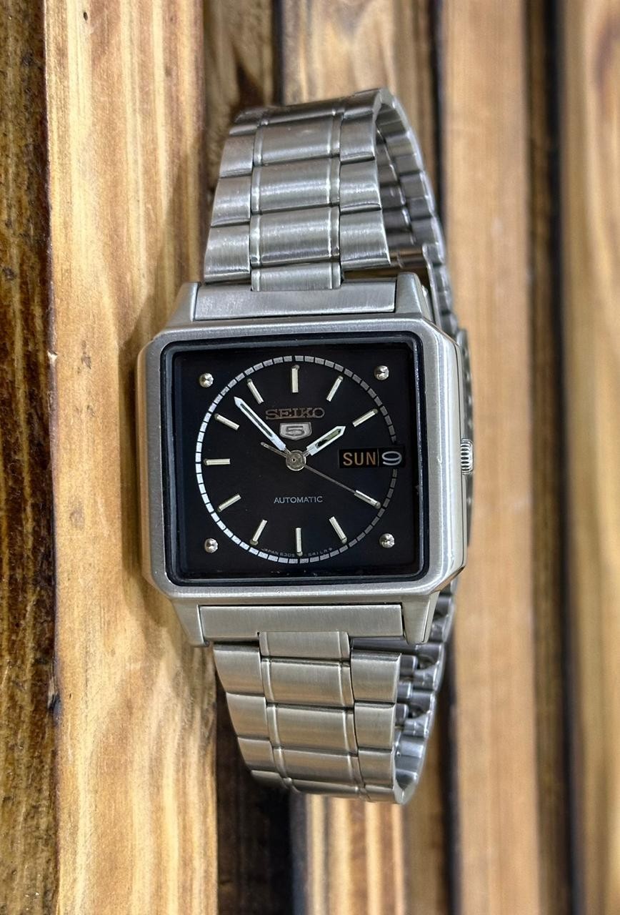 Vintage Seiko 5 Automatic 17 Jewels Black Dial Japan Made Watch For Mens 6309