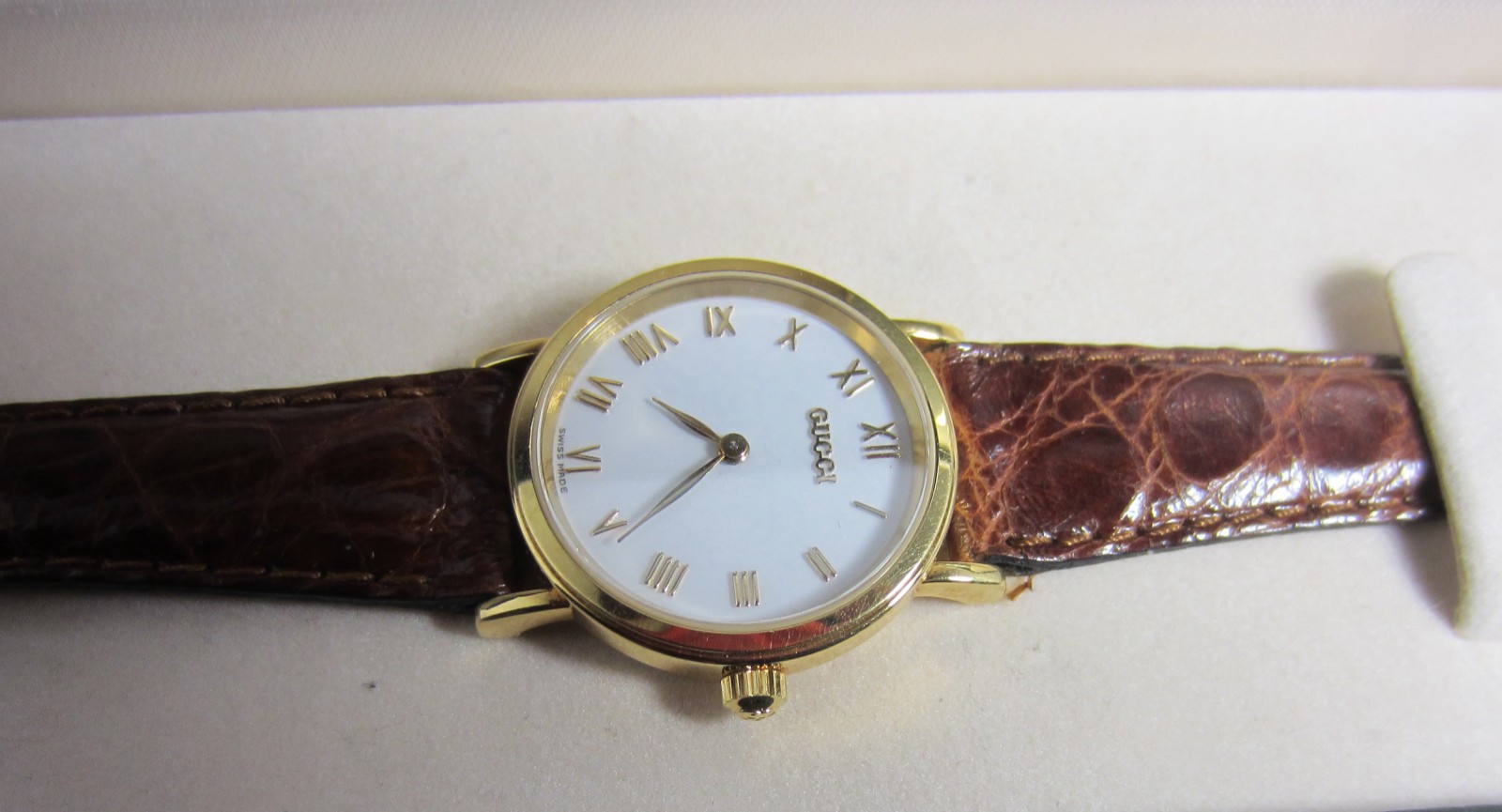 Gucci 700 L – 18K 750 Solid Gold Case Ladies Quartz Watch in Box – Pristine Cond