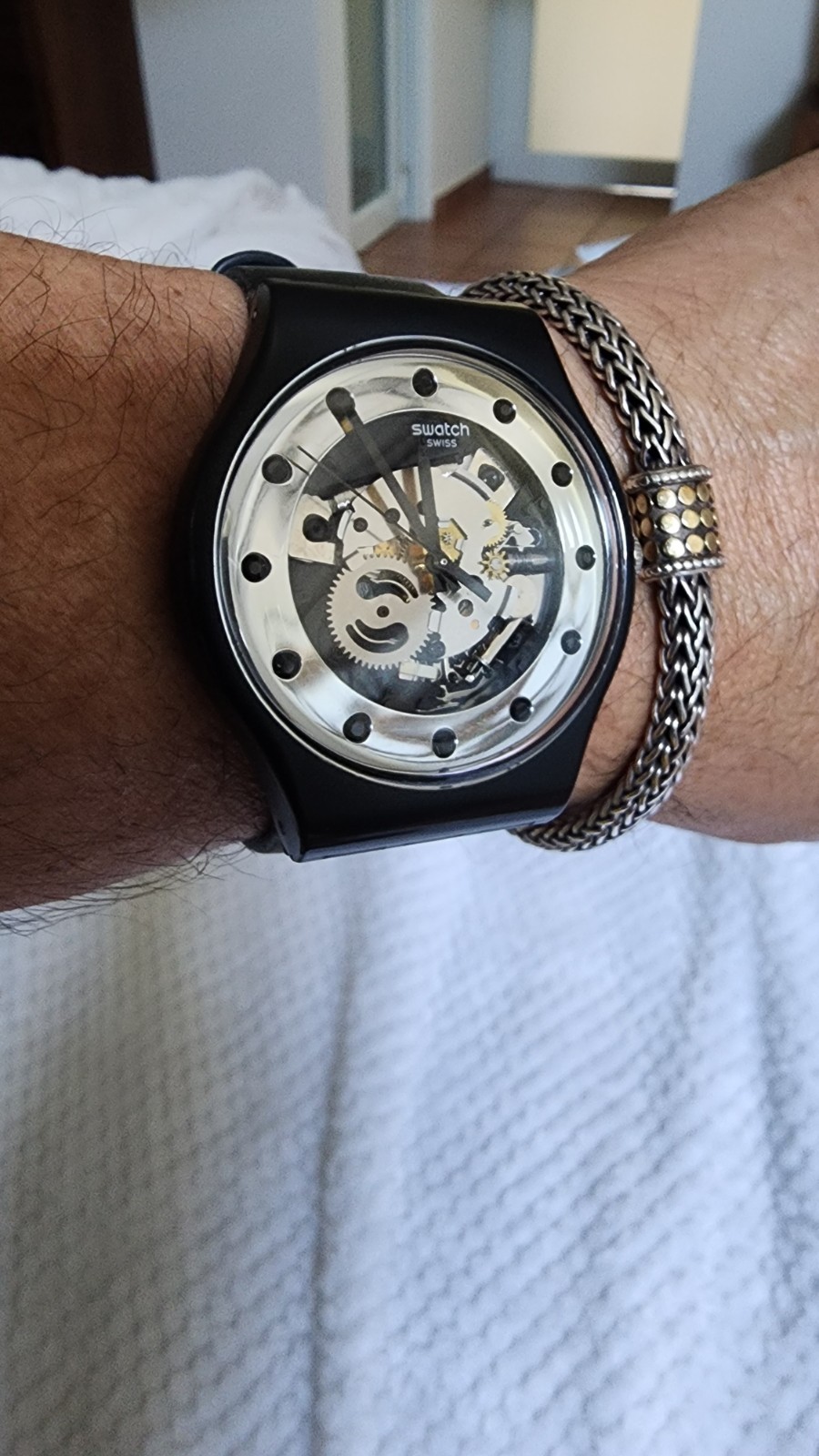 Swatch Skin Skeletal Vintage Quartz Skeleton Dial Black Rubber Strap 34mm 30m