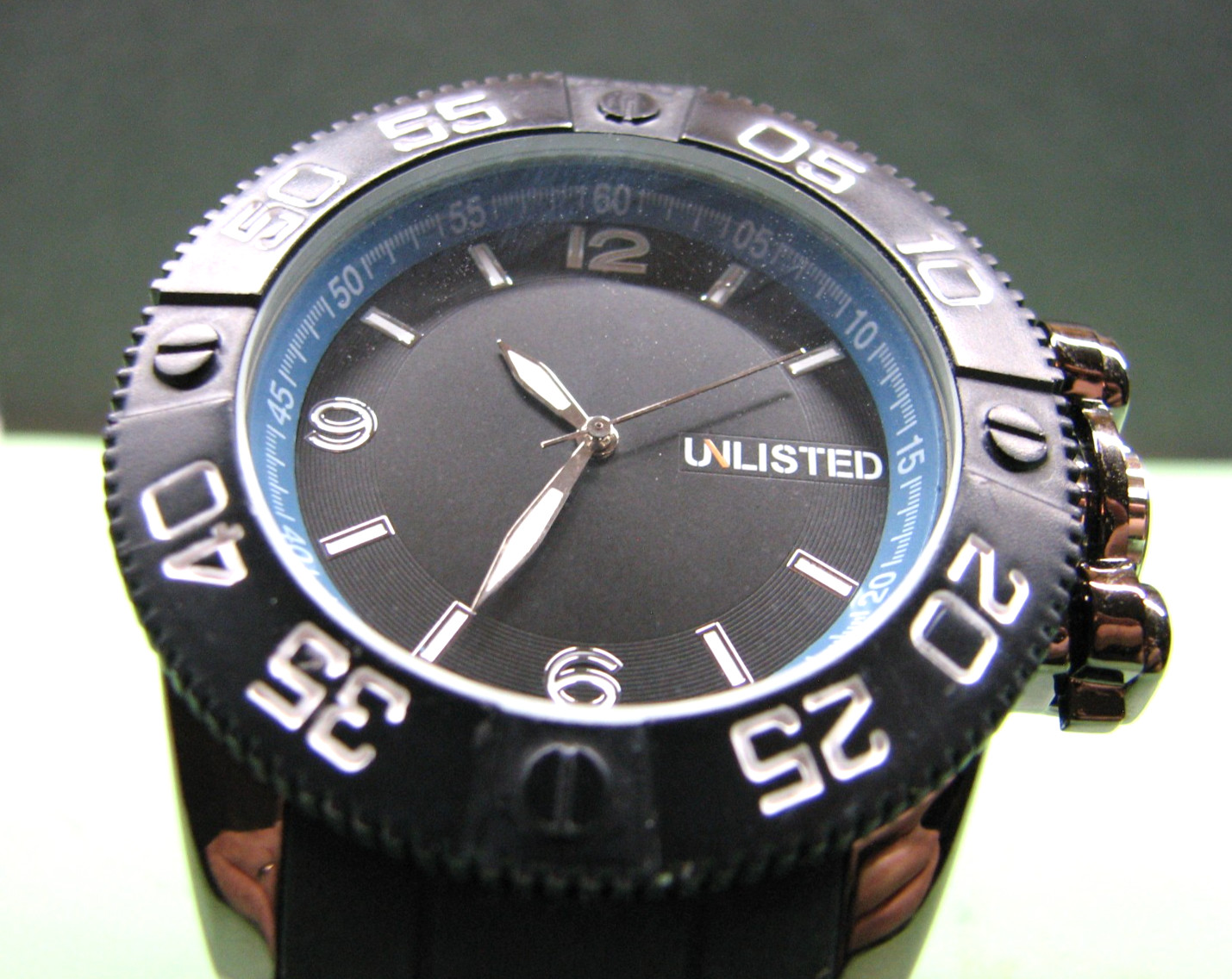 Unlisted Quartz Watch with Rubber Bracelet