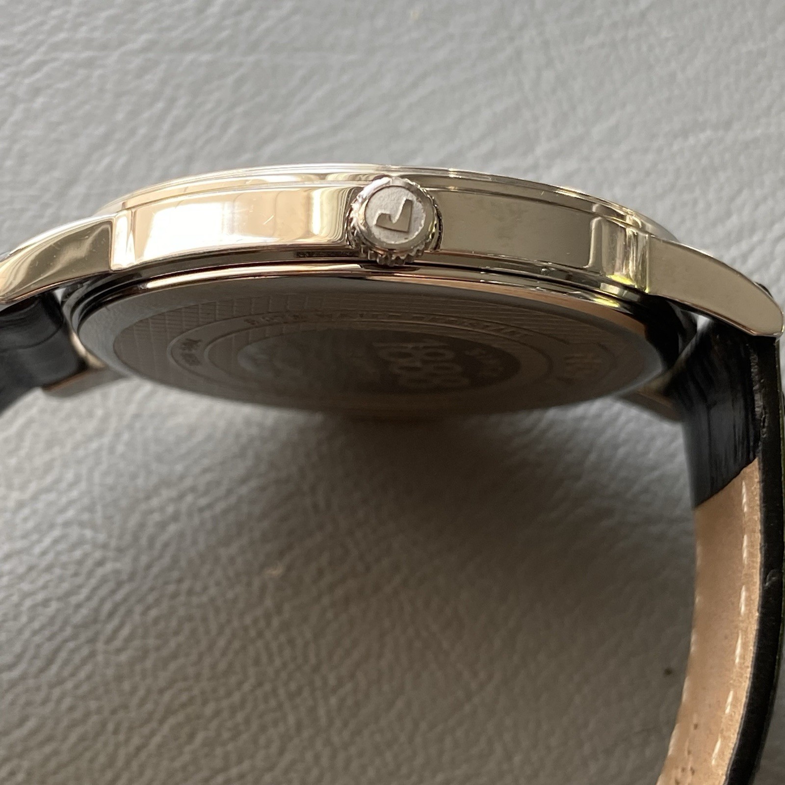 Mens Genuine Roamer Classic Swiss designer watch Sapphire date 709856 Ex-display