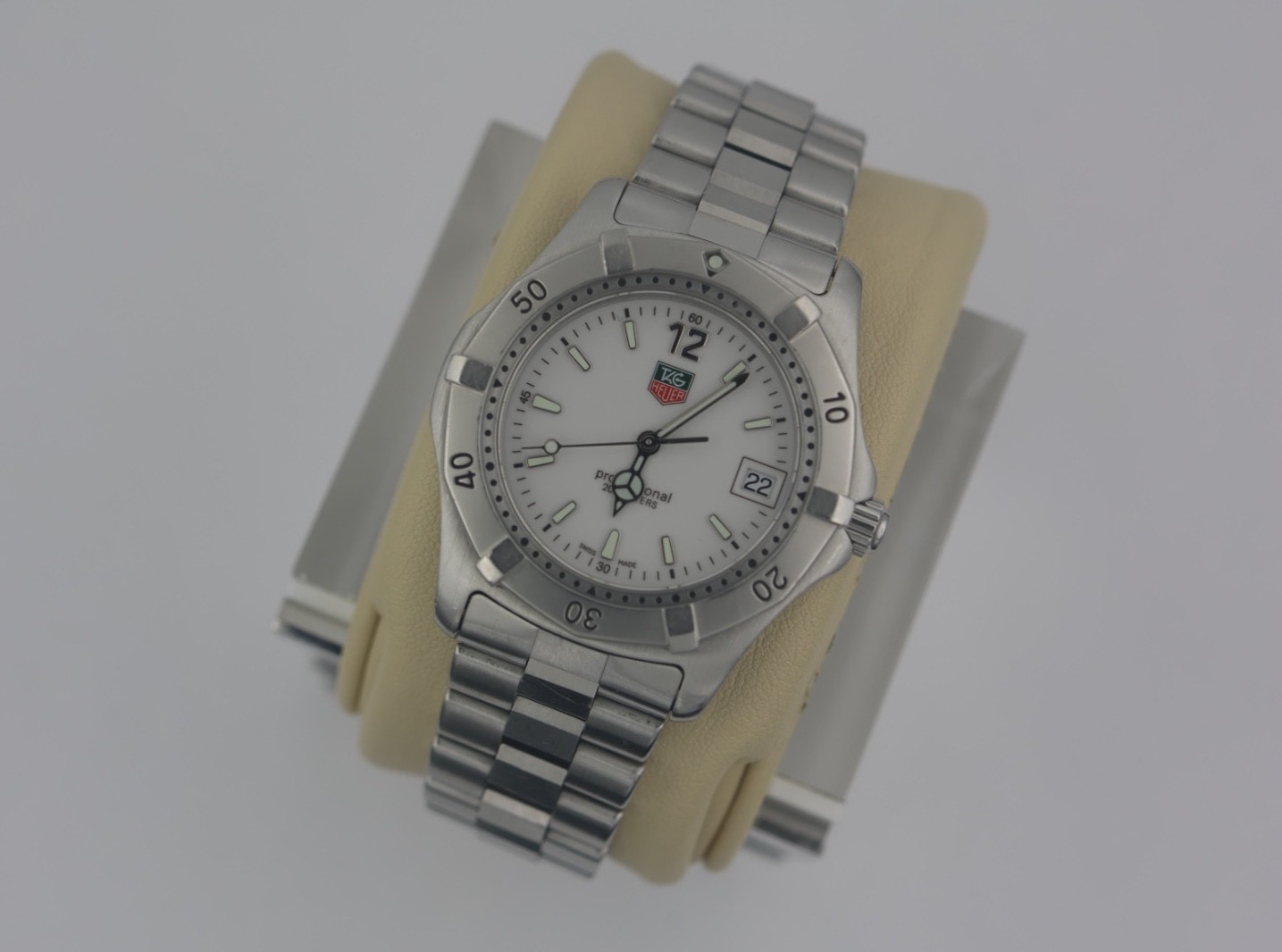 TAG Heuer WK1111.BA0317 Mens 2000 Series Professional Quartz Watch White 8″ 9″