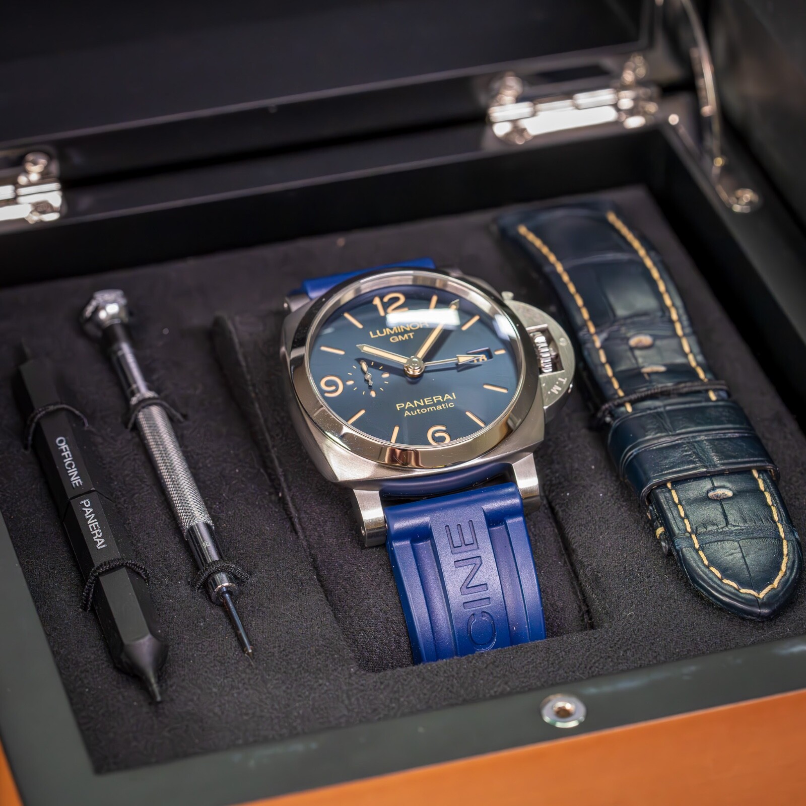 Panerai Luminor 44mm Box and Papers Blue Dial Rubber & Leather Strap – PAM01033