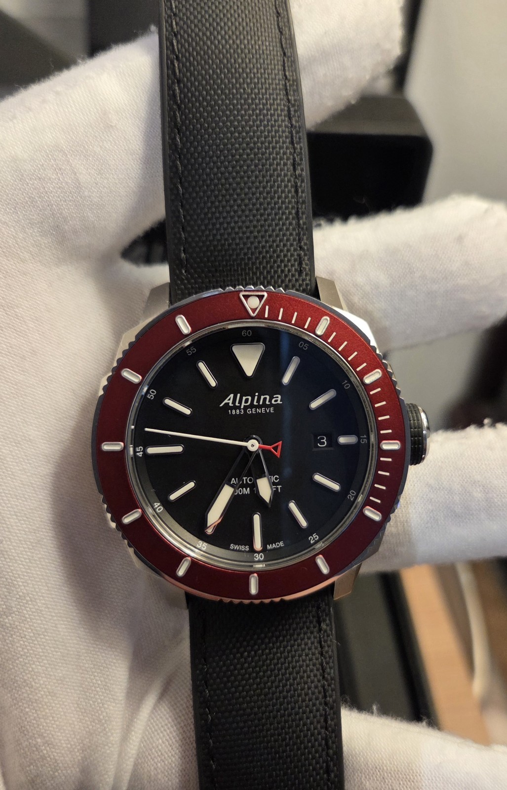 Alpina Seastrong Automatic Diver 300m black dial red bezel – excellent condition