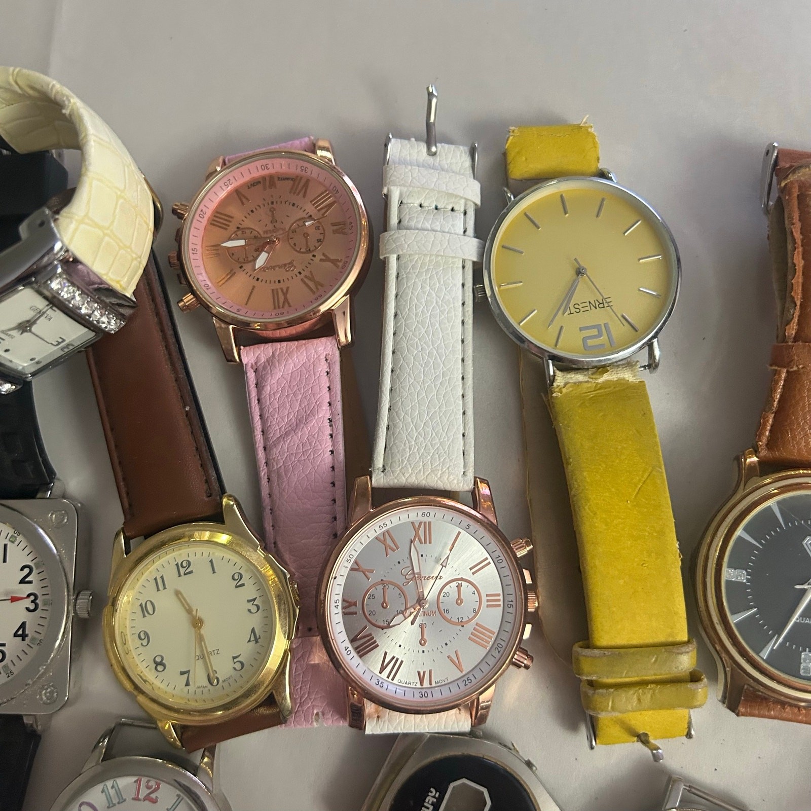 Assorted Watches Used Not Working For Parts Or Pieces lot 12