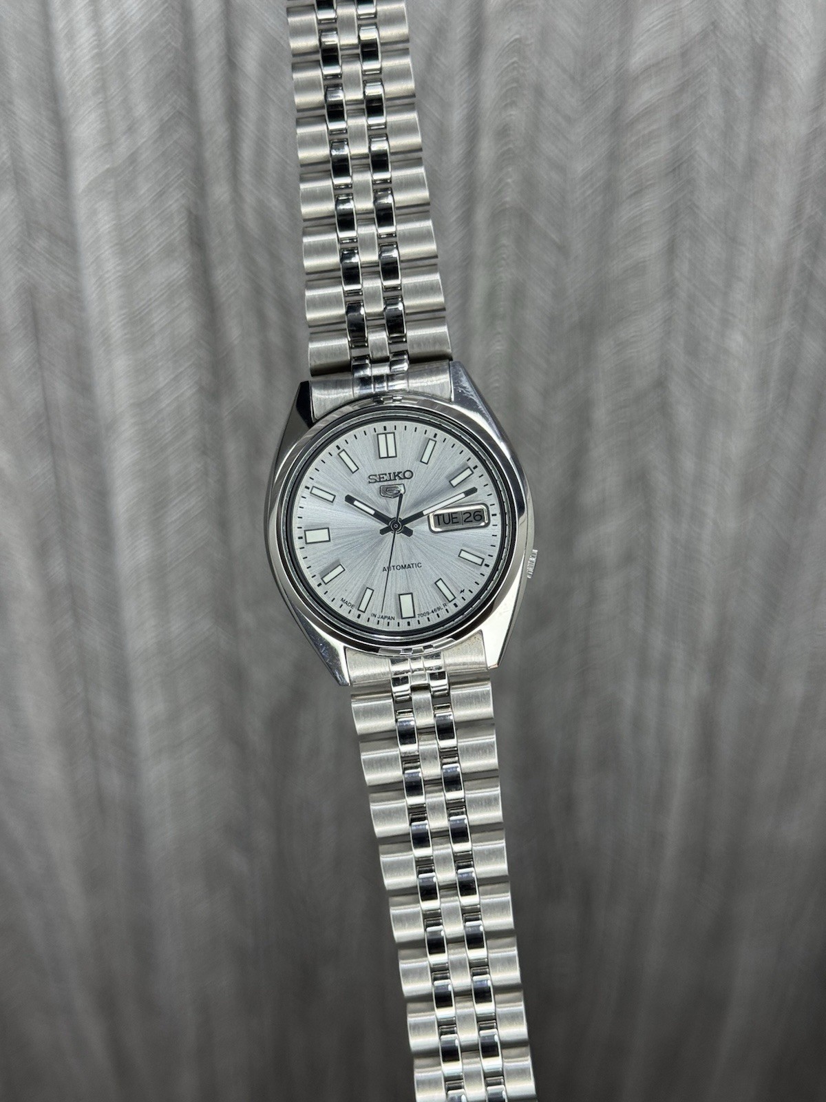 Seiko 5 SNXS73 Automatic 7009-3040 Silver Dial 17 Jewels Men’s Wristwatch Japan.
