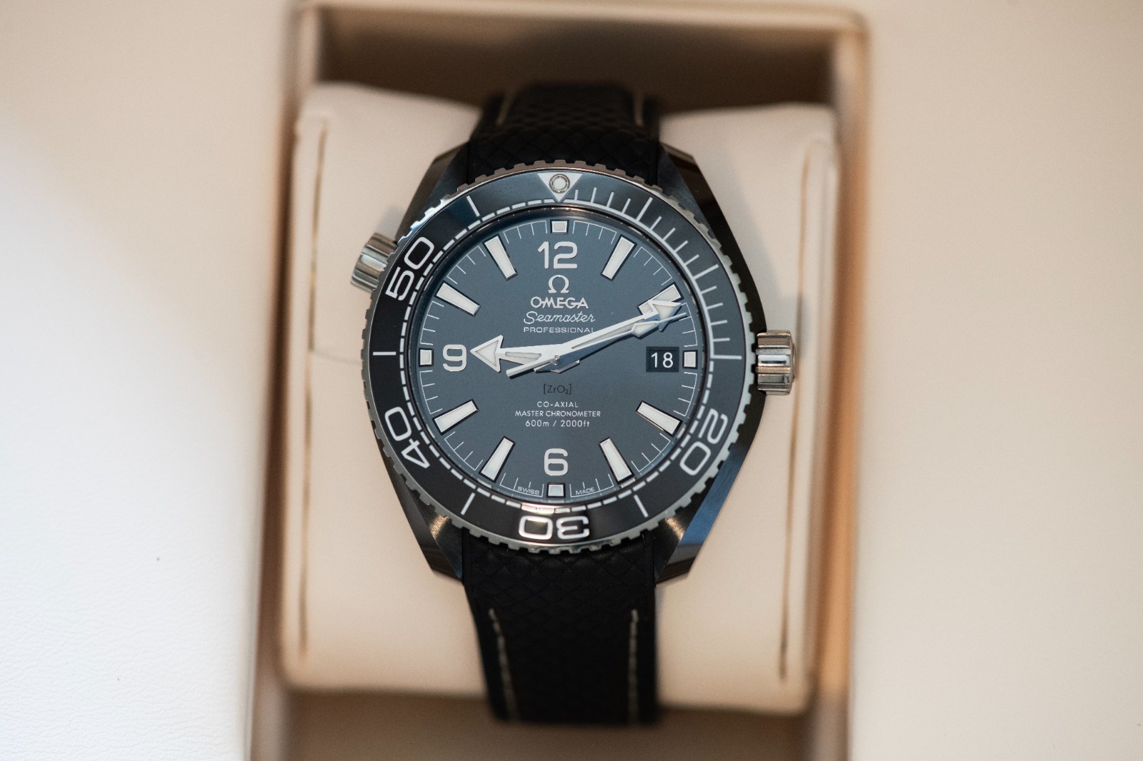 OMEGA Seamaster Planet Ocean 600M 215.92.40.20.01.001 Black Ceramic 39.5mm