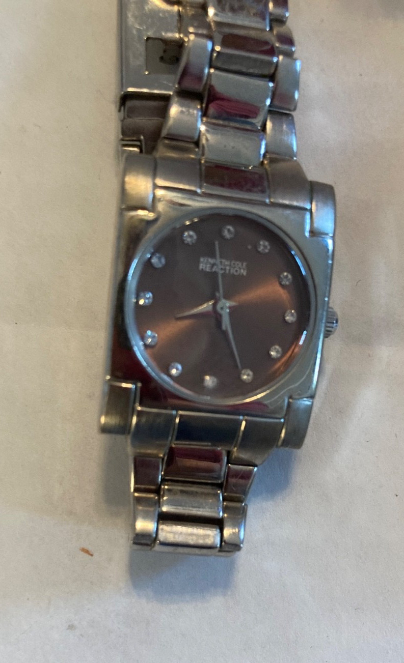 Lot of 8 Assorted Vintage Watches–Untested–May Work But Selling as Parts