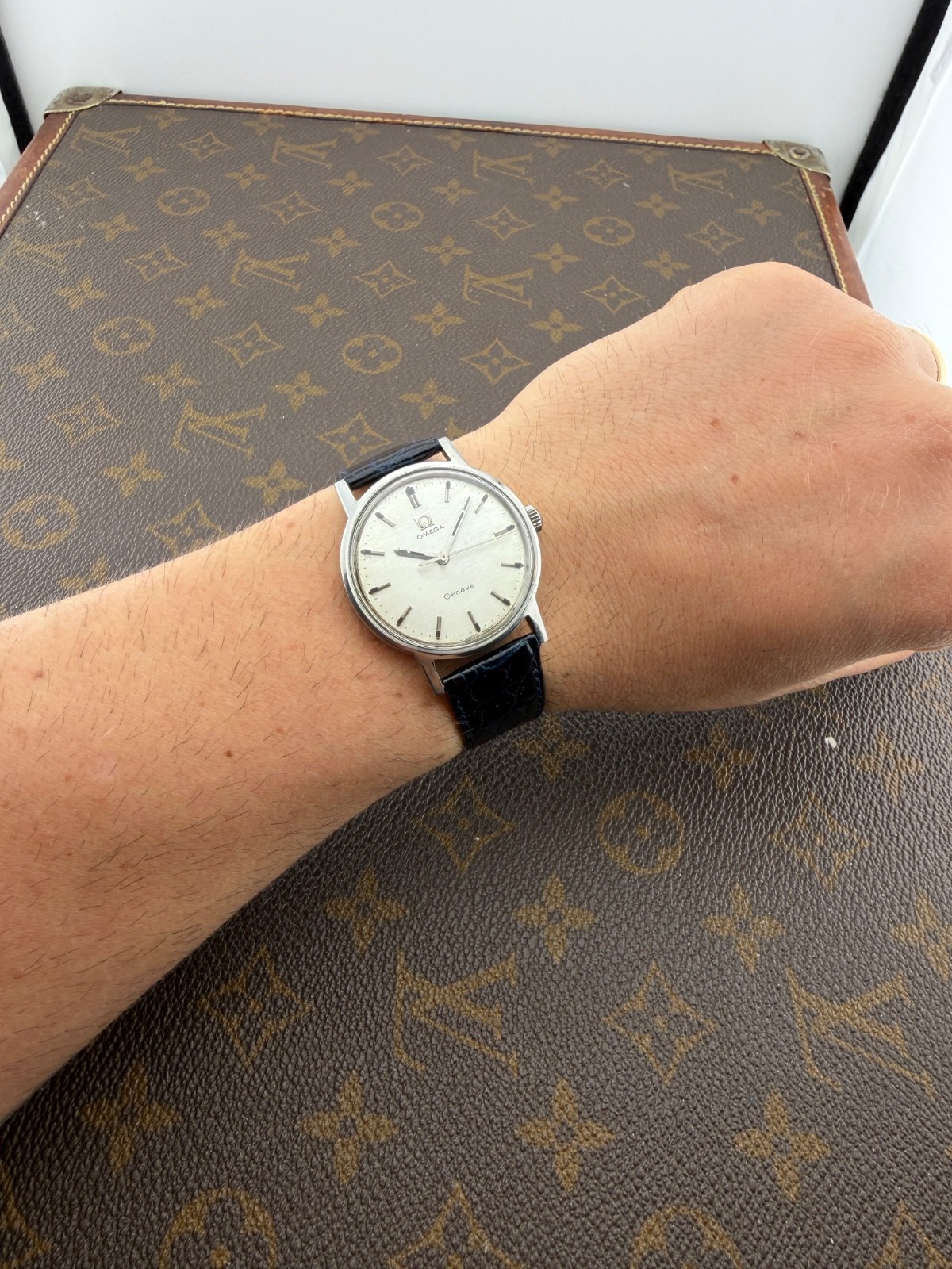 Omega Geneva Caliber 601 Stainless Steel Case Rare Dial Tapestry Swiss Made