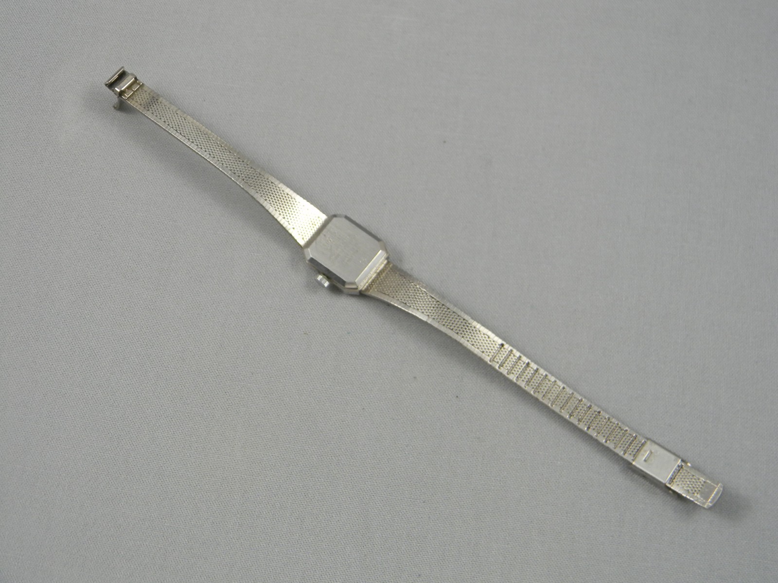 Vintage Timex Watch Women Dainty 16mm Adjustable Band New Battery 5″ to 6.5″