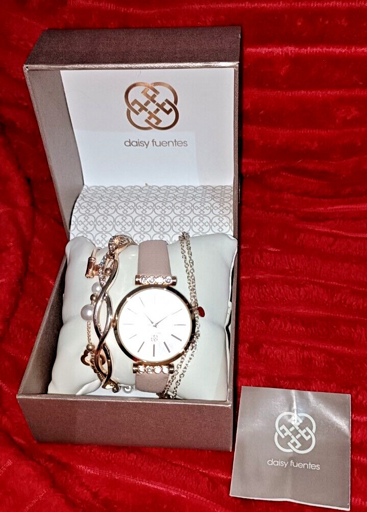 Daisy Fuentes Ladies Quartz Watch Gift Set Inc 2x Bangles + Necklace & Bracelet