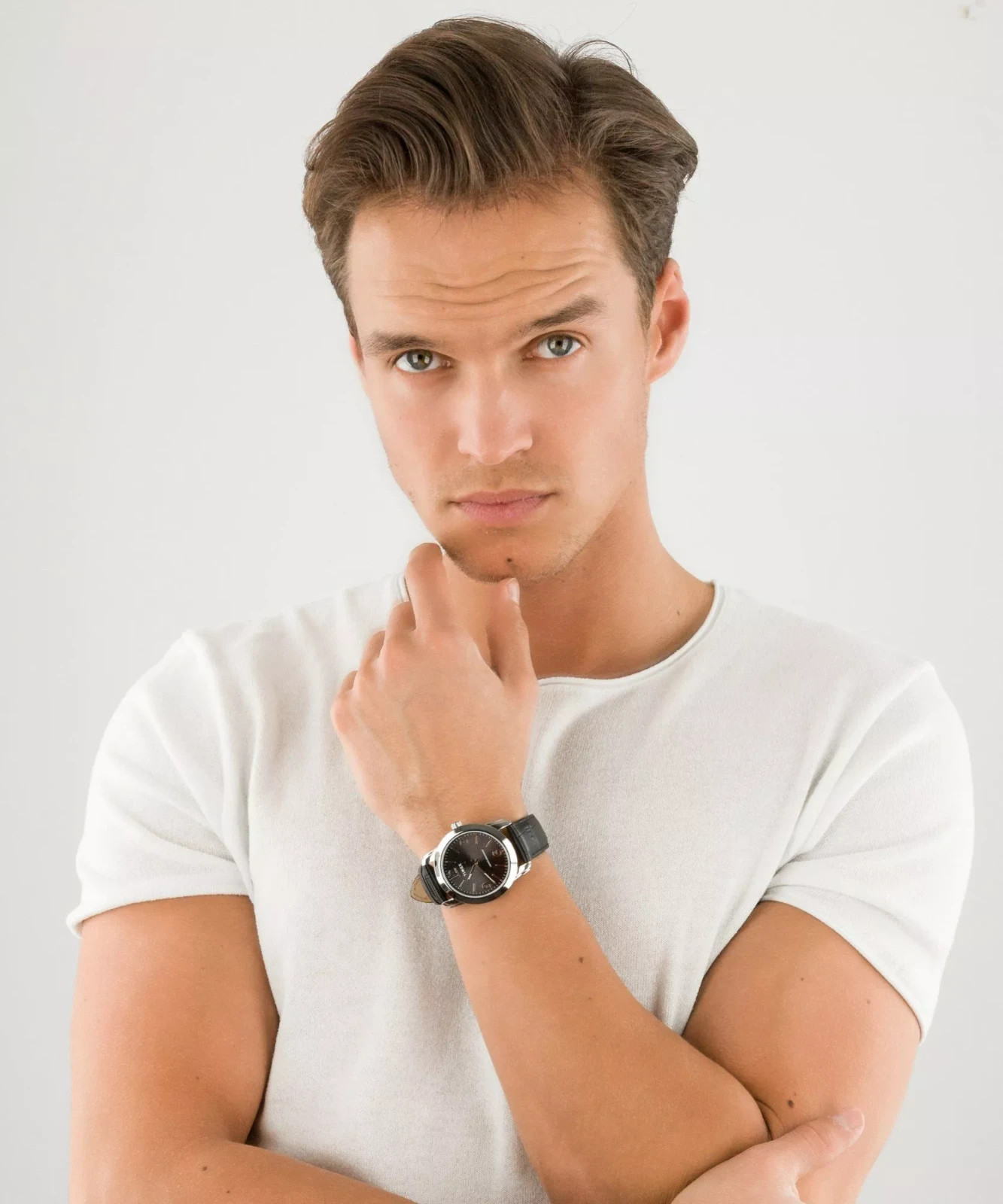 Timex Main Street Men Quartz Watch Black Dial Slim Leather Strap 39mm TW2R86600