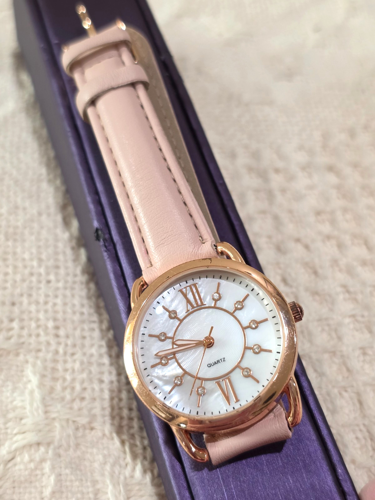 Rose Gold Bezel MOP Face Crystal Hour Marks Easy to Read Women’s Watch Runs Well