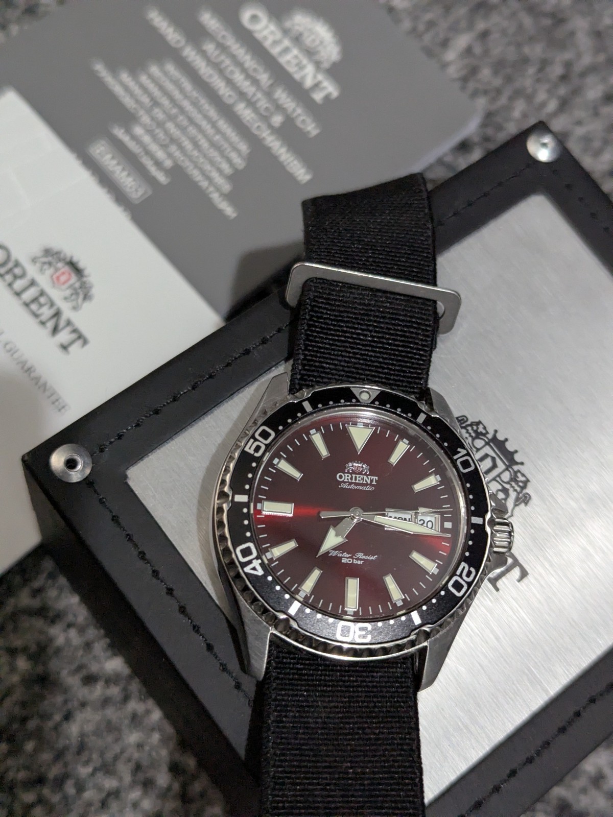 Orient Kamasu Sunburst Red Sapphire Glass Dial – 2 x Stainless Steel Bracelets