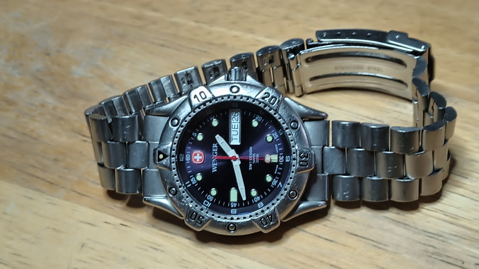 Swiss Army SMT Dive Watch Blue Dial 200M Rotating Bezel Screw Down Crown SS Case