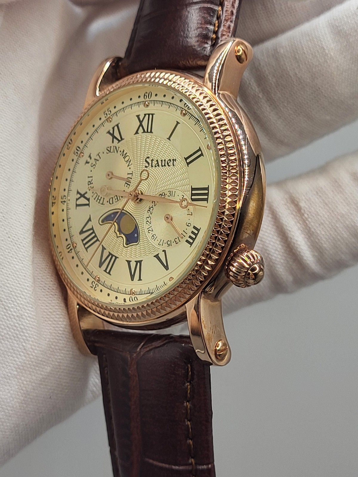 [ Brand NEW ] Stauer Mens Beige Dial Maroon Leather Strap Quartz Watch 20390
