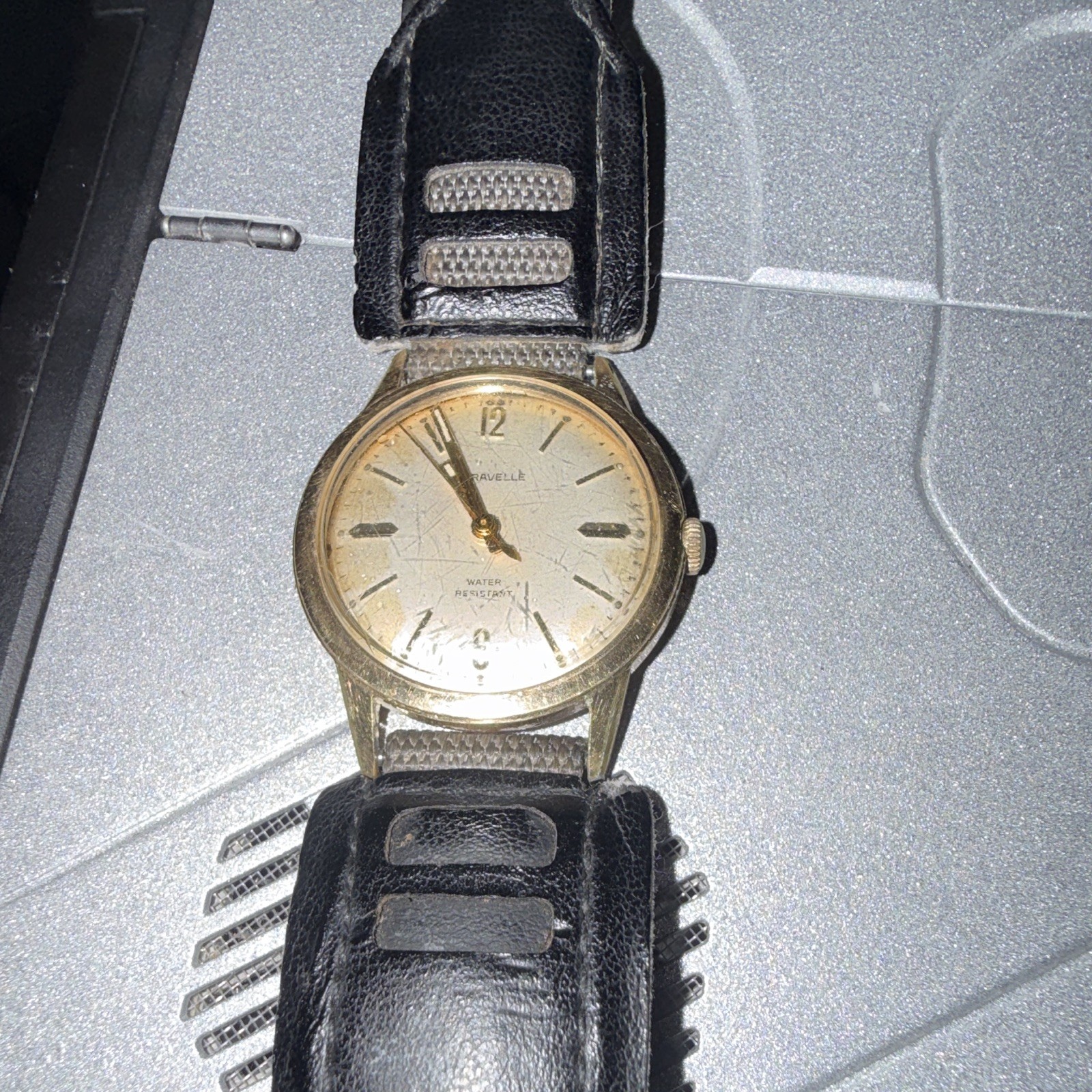 Caravelle 1972 vintage Manual Watch 17 Jewels Silver Dial Gold tone Case W/R
