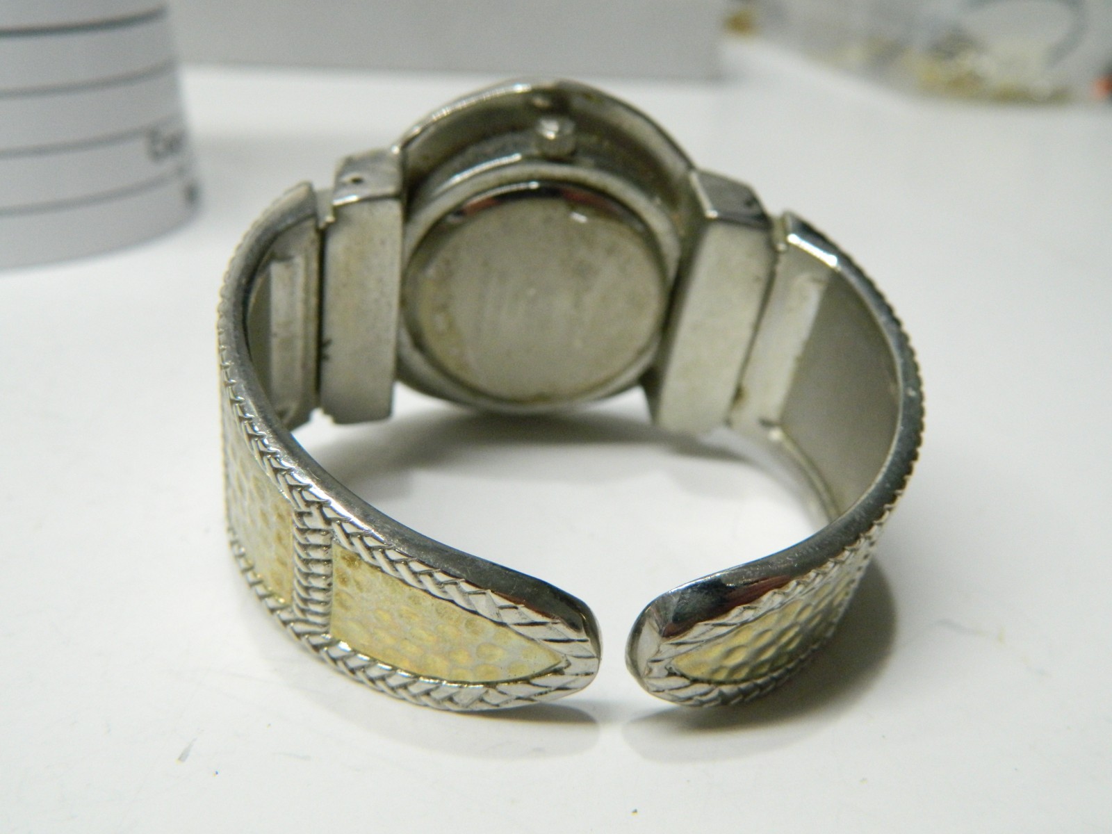 Vintage Susan Graver Ball peen hammered design women’s cuff style watch SUG 14