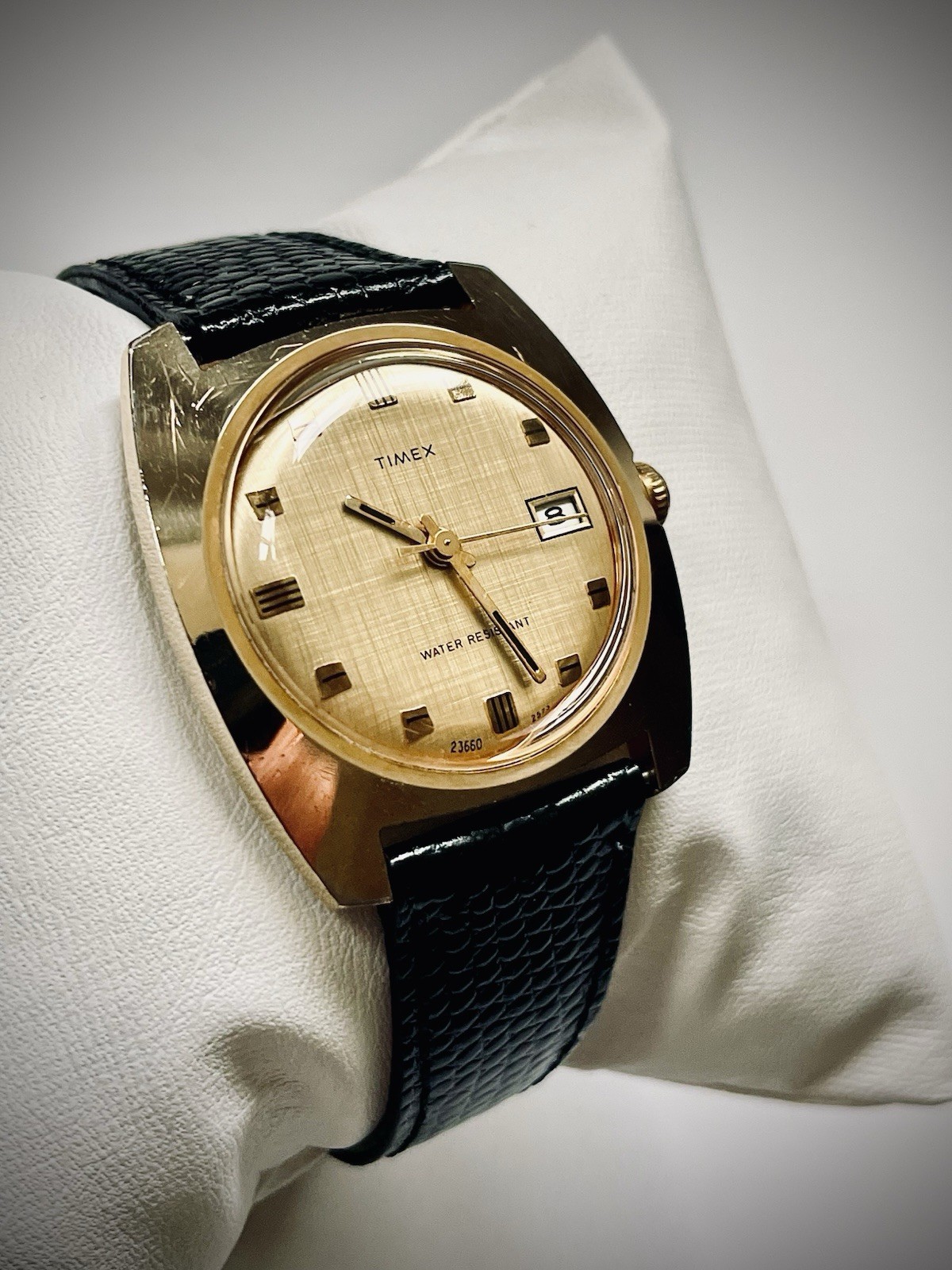 Vintage Timex Calendar Men’s Watch -23660 2573 – Linen Dial Gold Tone – Running!