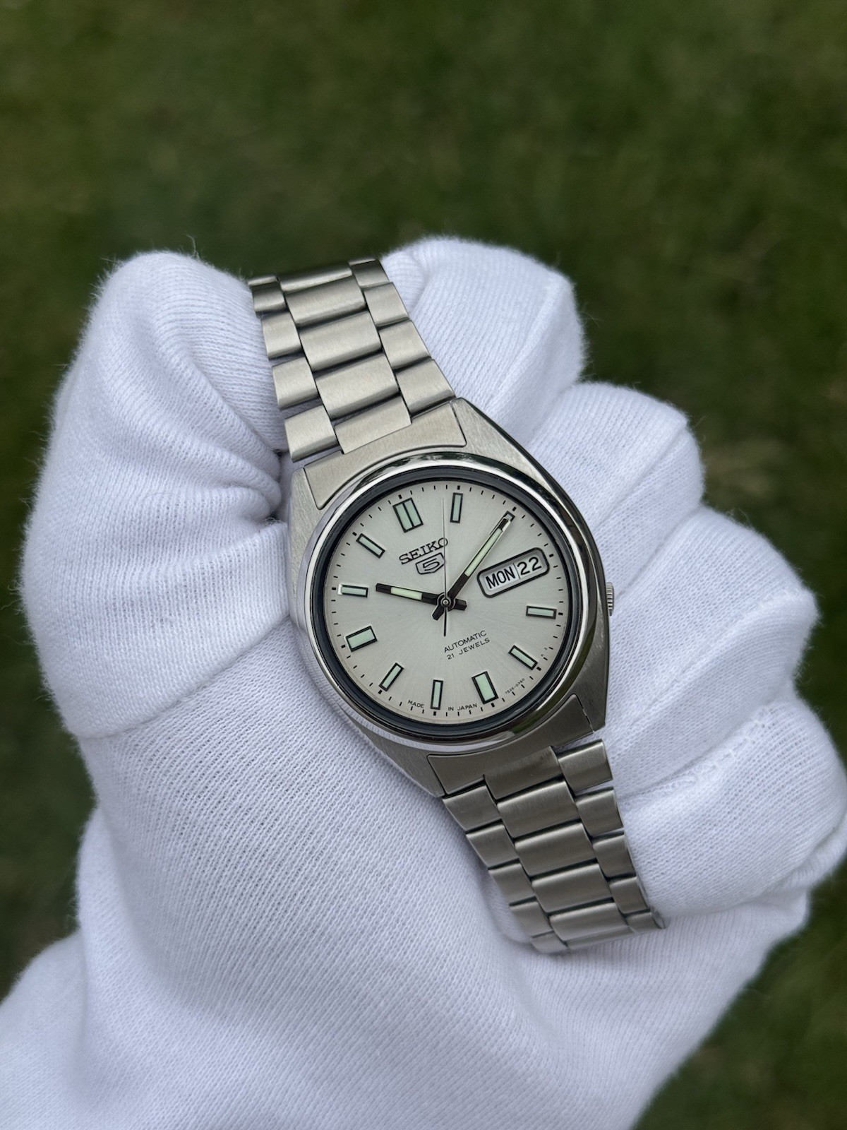 Vintage Seiko 5 Automatic 7S26 Mens Wrist Watch White Dial Day Date Japan 21J