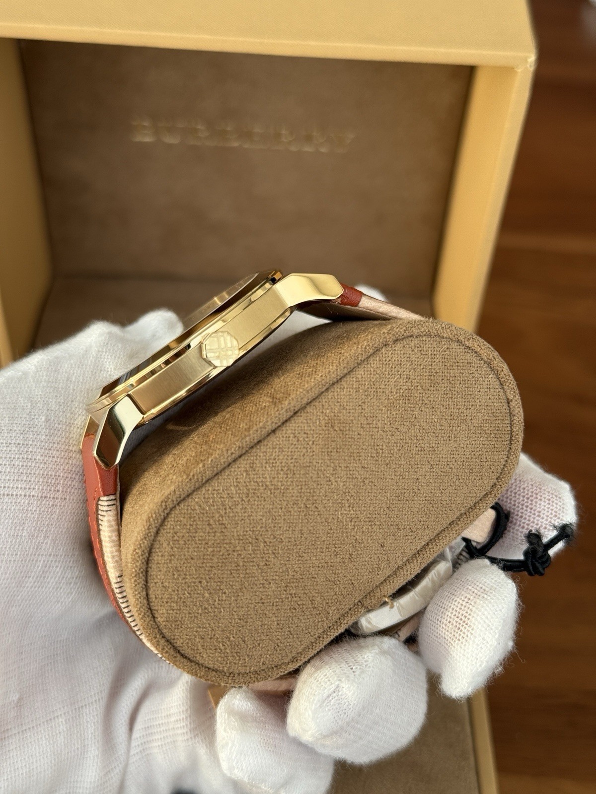 NEW BURBERRY ‘THE CITY ‘ BU9016 GOLD/CHAMPAGNE/ORANGE LEATHER UNISEX WATCH