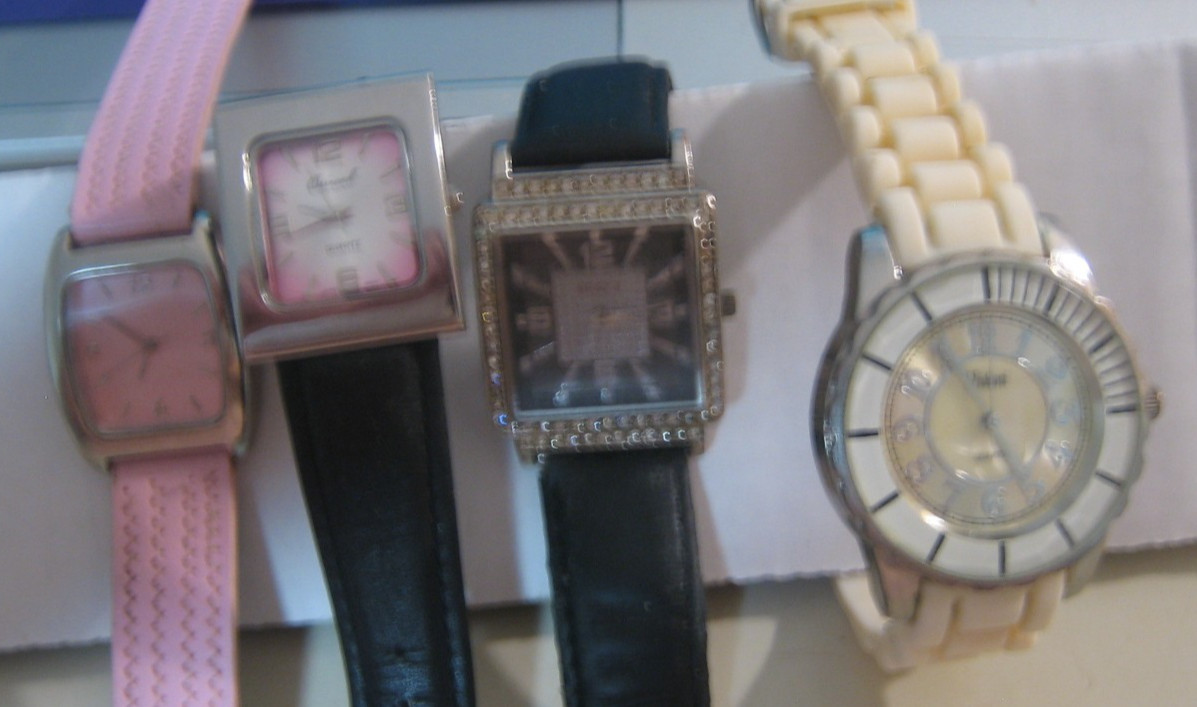 HUGE LOT 15 VINTAGE WATCHES BIG ASSORTMENT ESTATE FRESH UNTESTED SEE NOTES BELOW